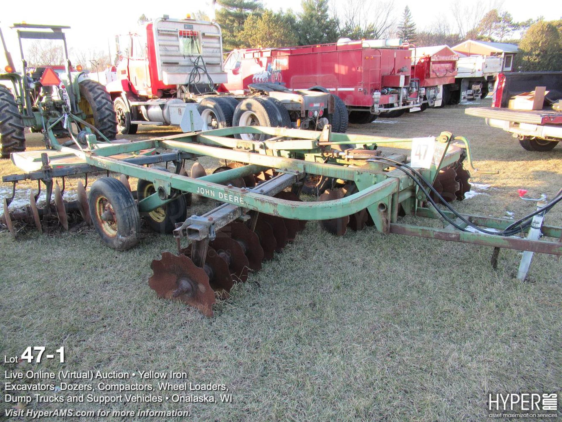 John Deere TO215 pull-type disk