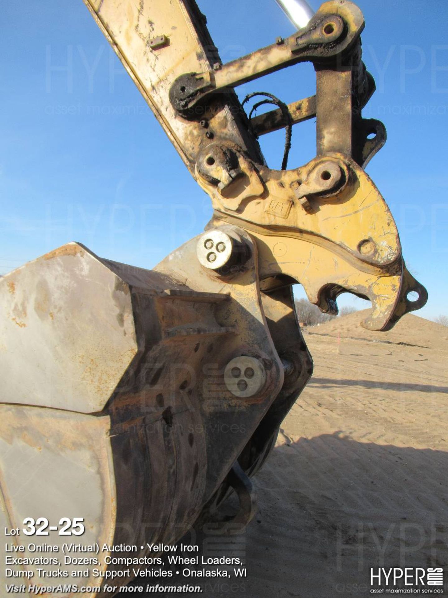 2015 Caterpillar 390F L Excavator - Image 24 of 34