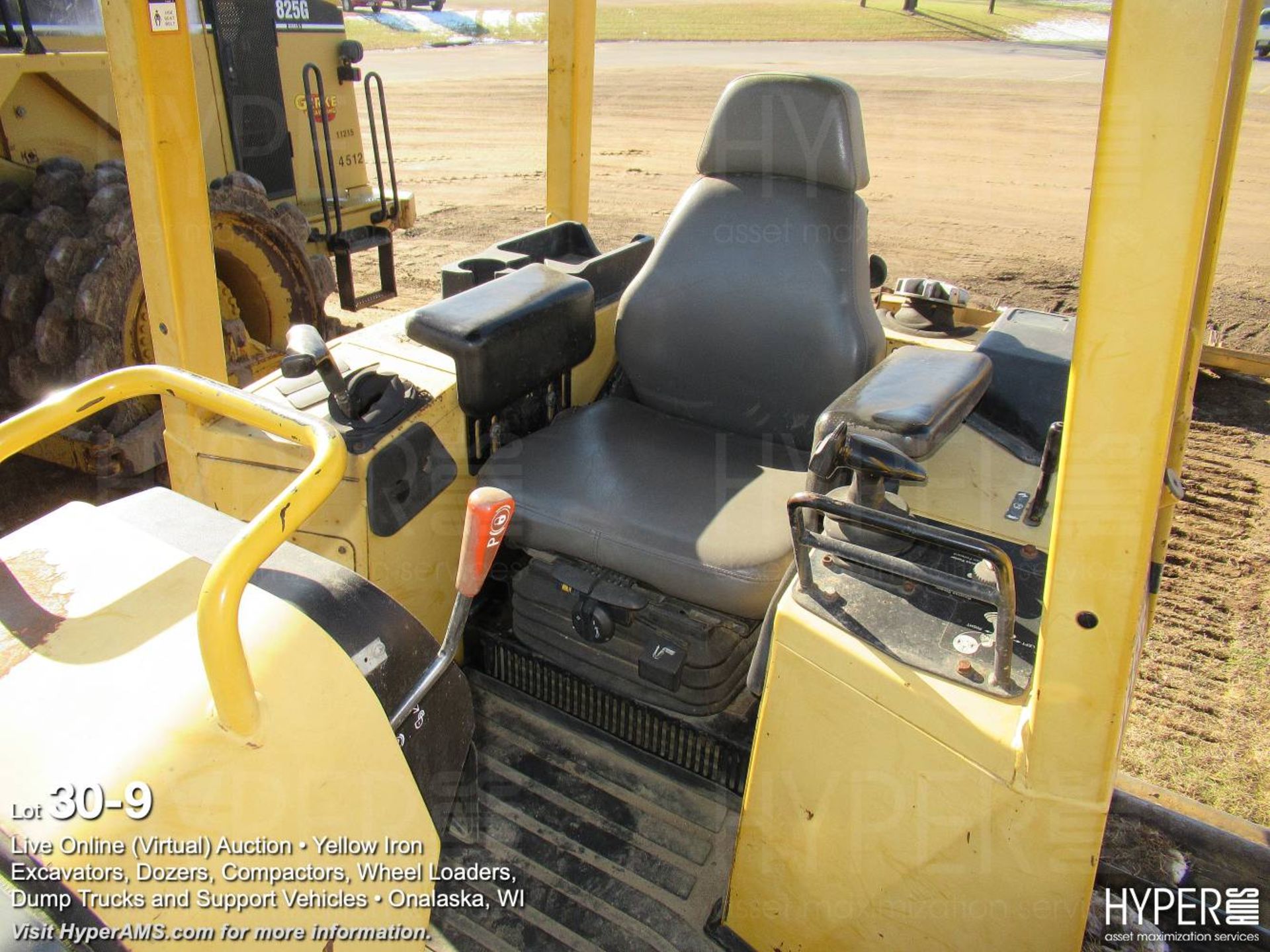 2001 John Deere 650H LGP Dozer - Image 9 of 14