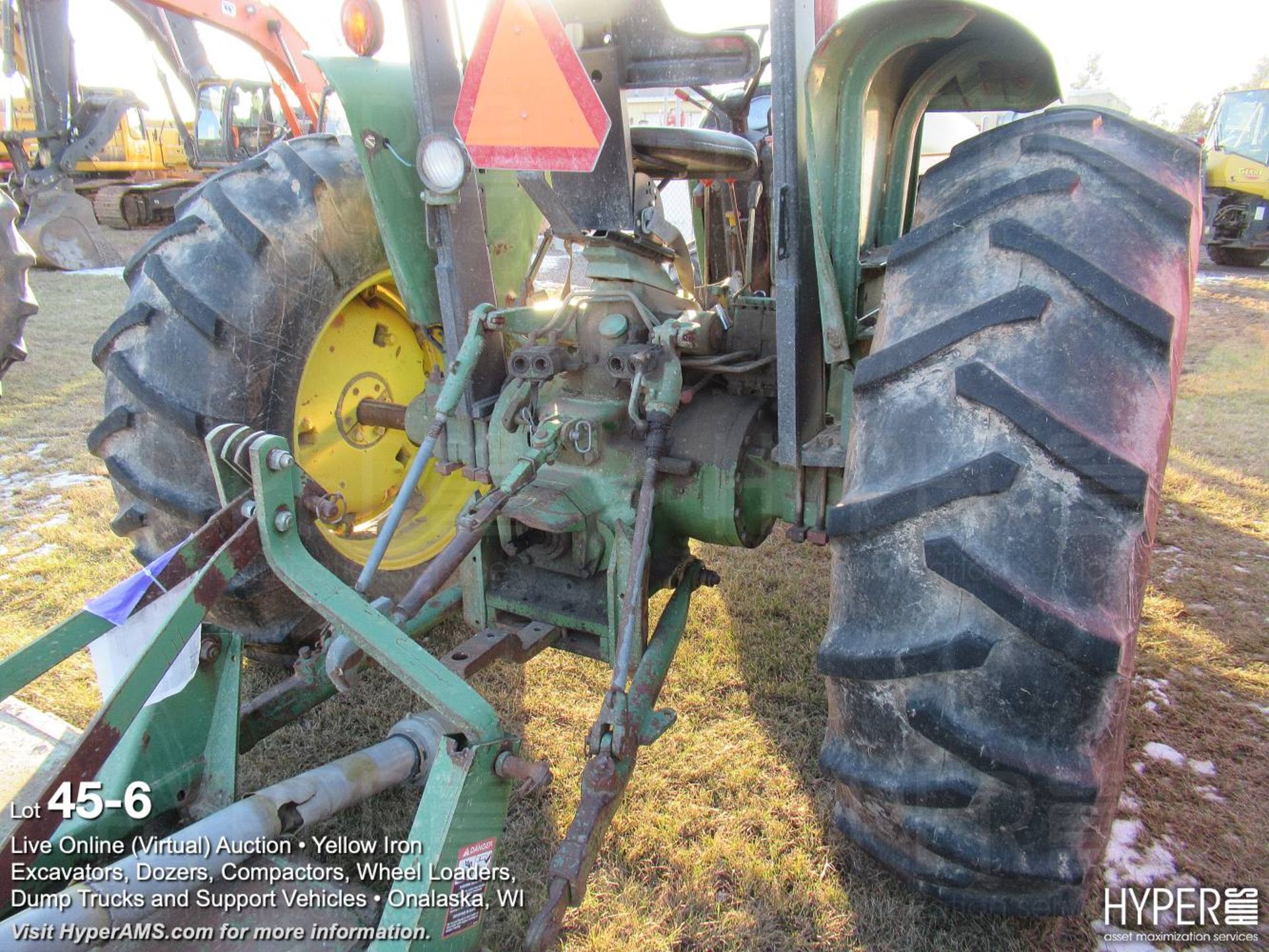 John Deere 2940D farm tractor - Image 6 of 13