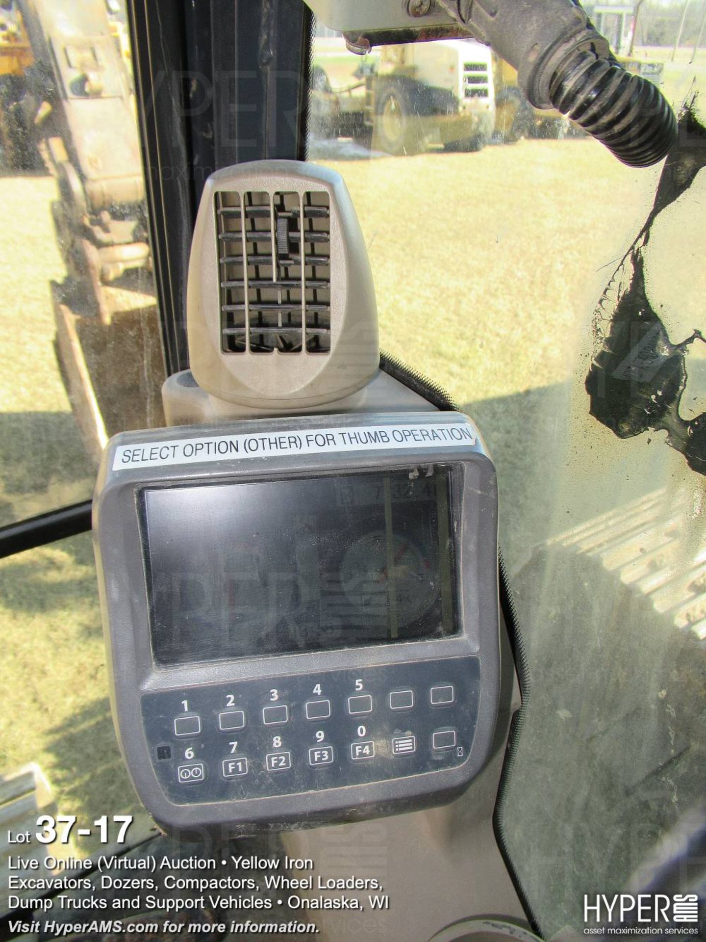 2009 John Deere 225D Excavator - Image 17 of 24