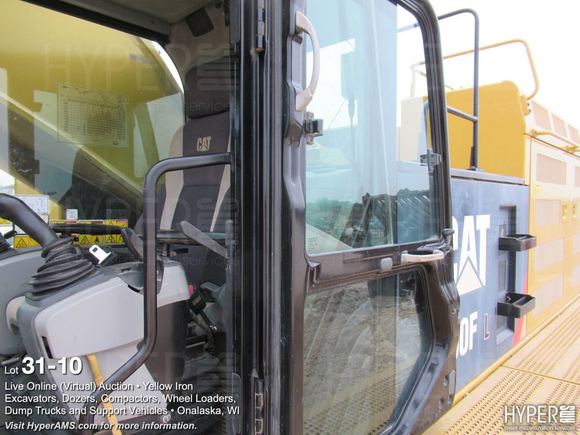 2016 Caterpillar 390F L Excavator - Image 10 of 32