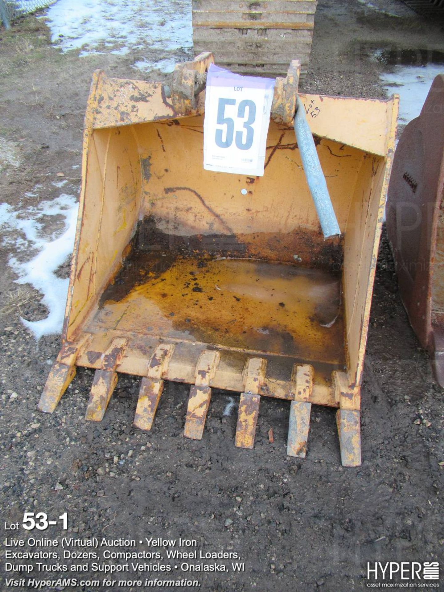 Excavator bucket 12.3 cu.ft. 36" wide