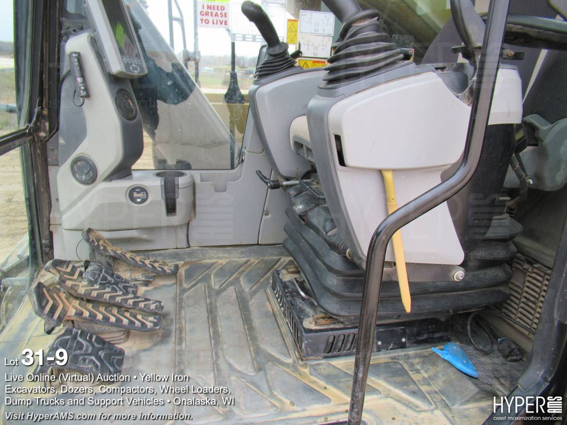 2016 Caterpillar 390F L Excavator - Image 9 of 32