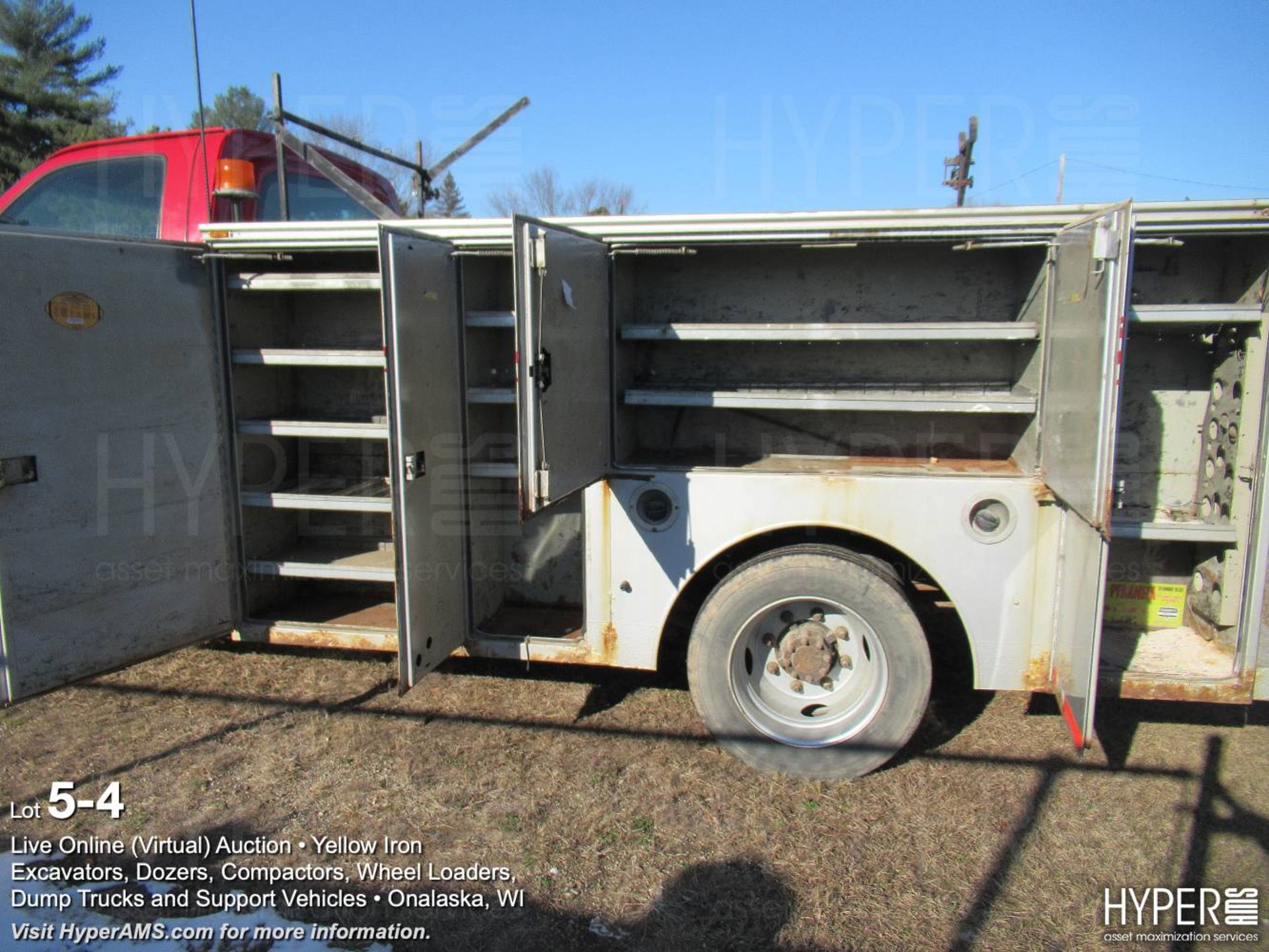 2005 Chevrolet C5500 Service Truck - Image 4 of 11