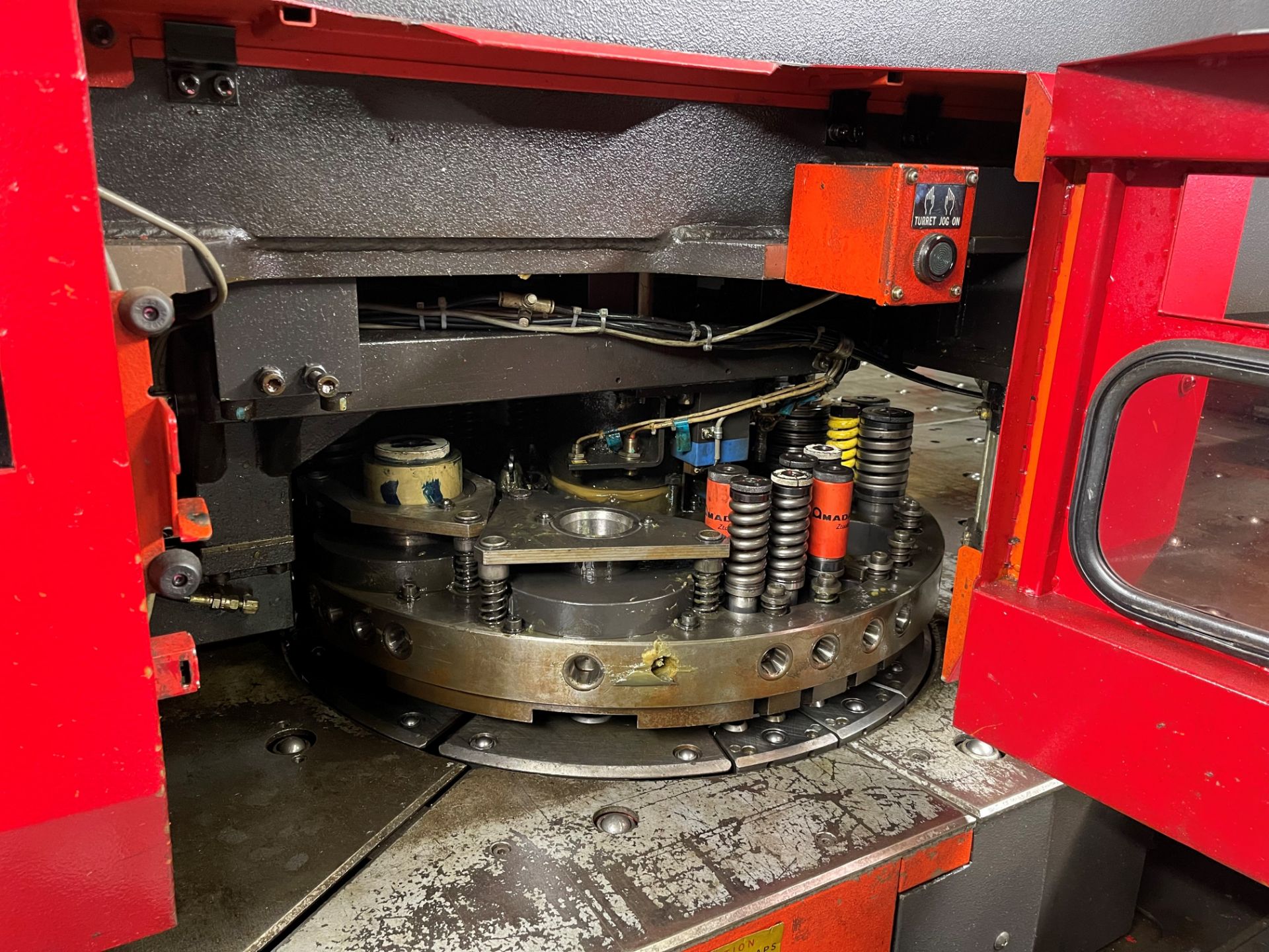 Amada Mod.255 Vipros CNC Turret Punch w/ Fanuc 18P Control - Image 7 of 9