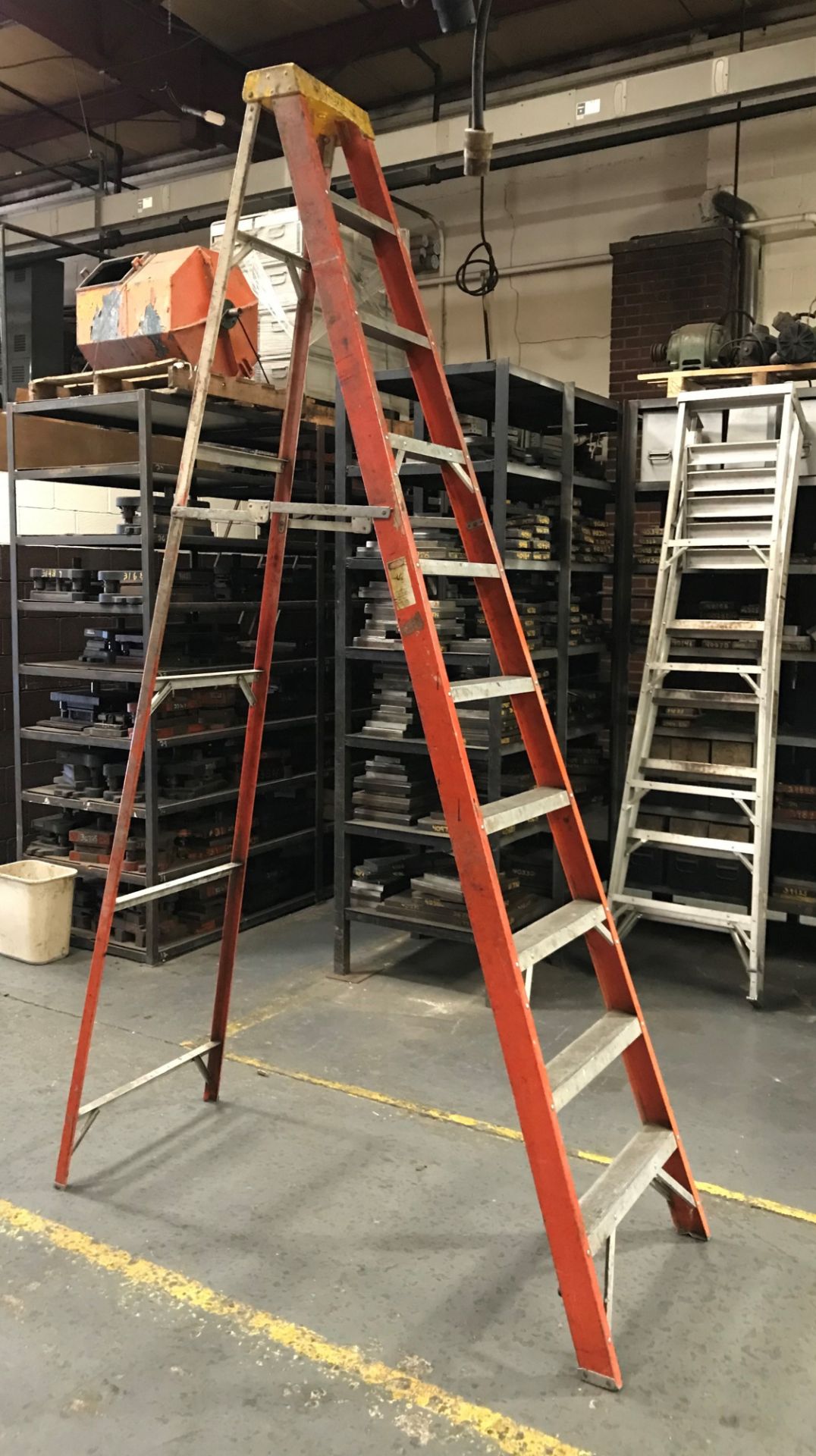 10' Fiberglass Ladder