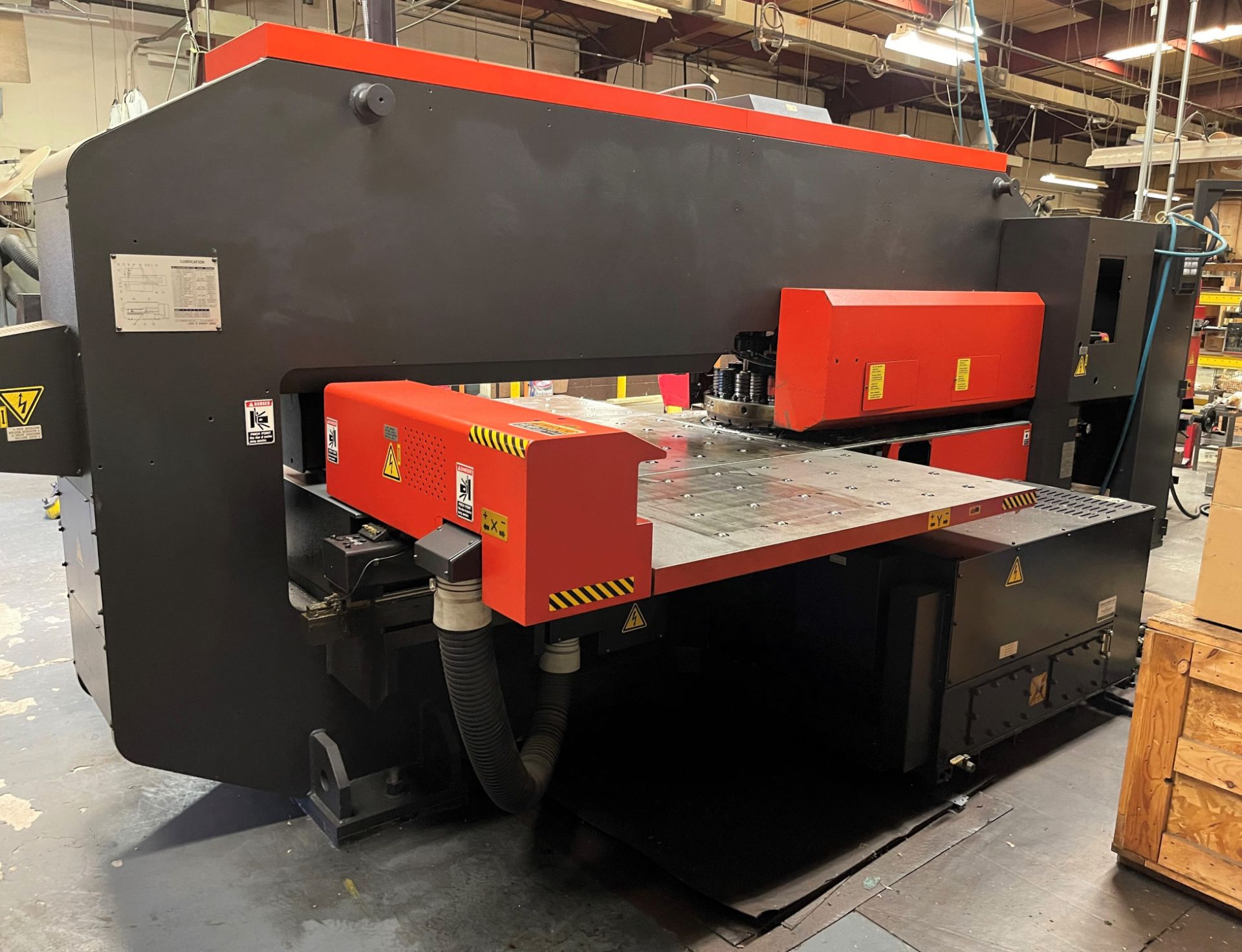 Amada Mod.255 Vipros CNC Turret Punch w/ Fanuc 18P Control - Image 6 of 9