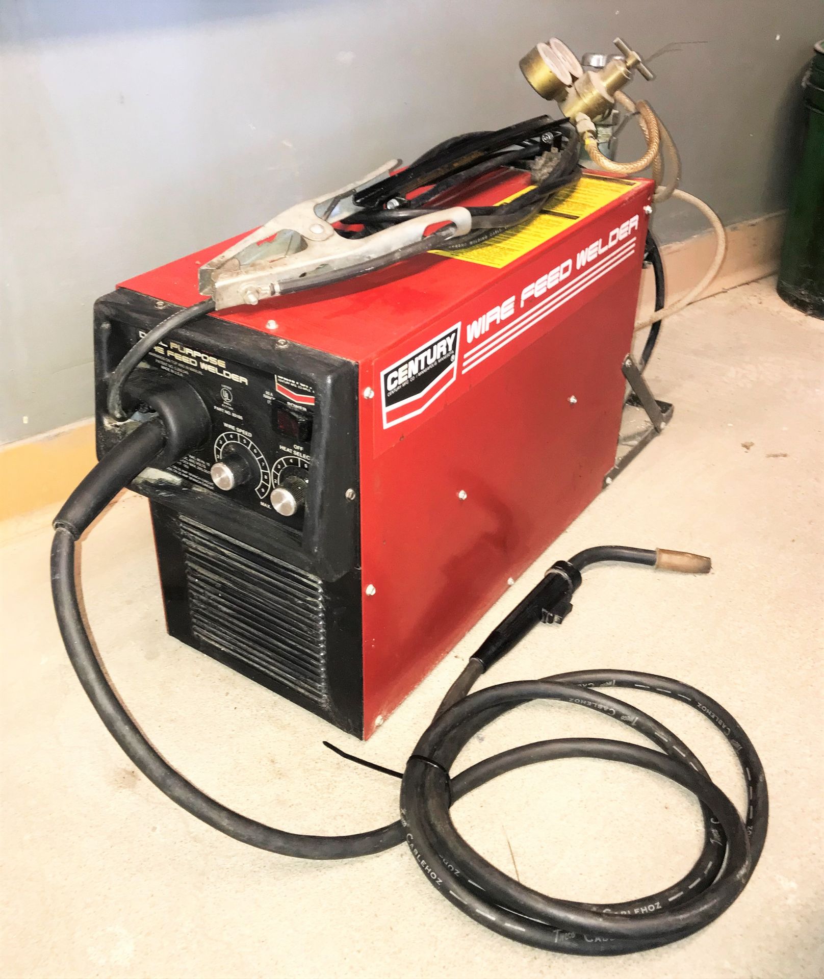 Lincoln Electric Century 105/90 Amp WireFeed Welder