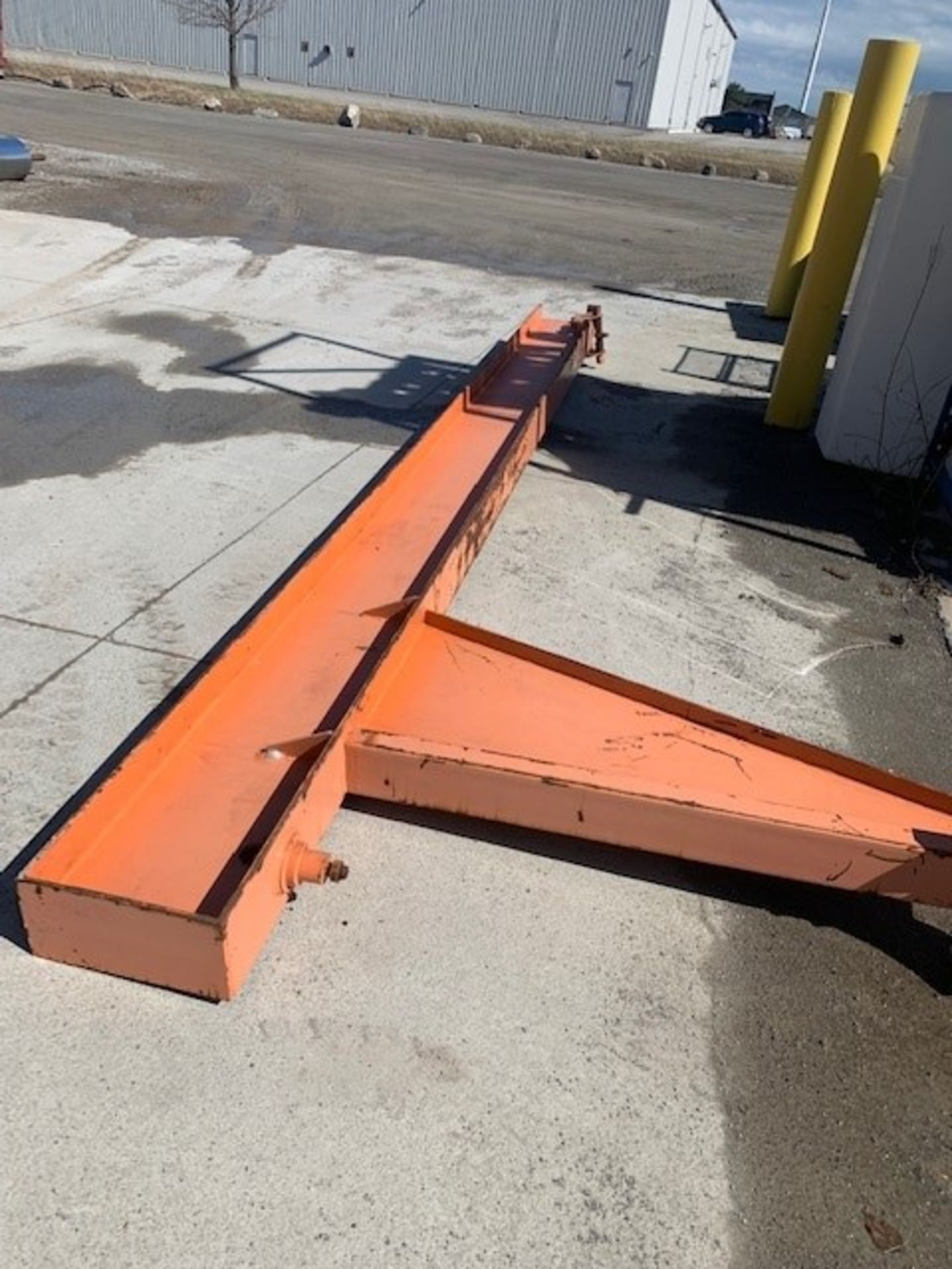 1-TON JIB CRANE FRAME (NO HOIST) (NOTE: PICKUP BY APPOINTMENT ONLY) (LOCATED IN GRIMSBY, ON)