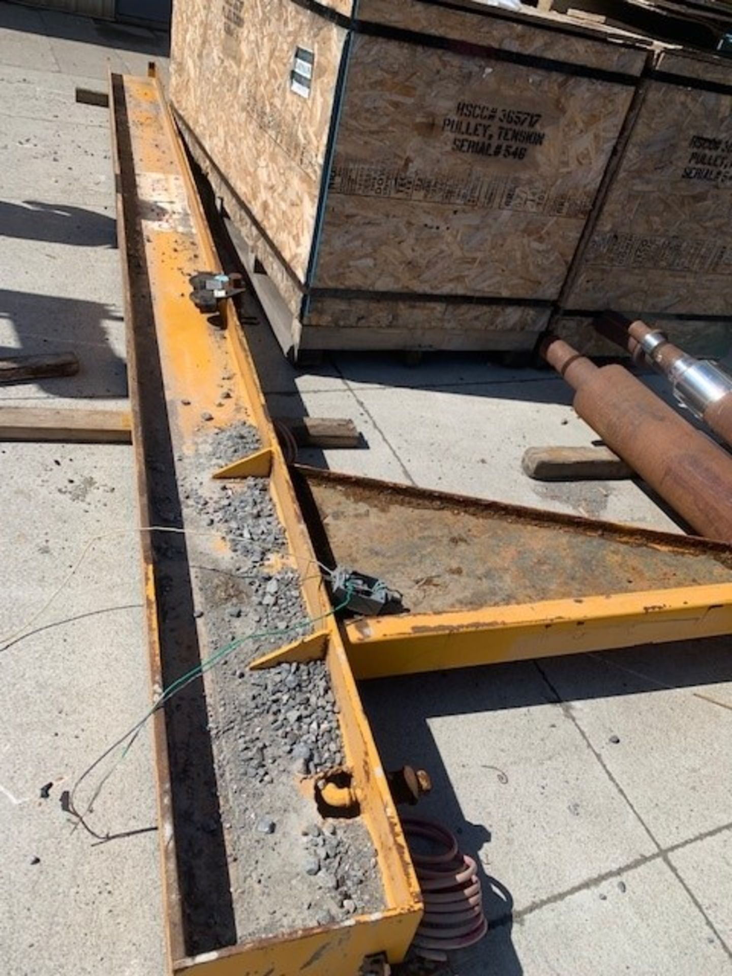 1-TON JIB CRANE FRAME (NO HOIST) (NOTE: PICKUP BY APPOINTMENT ONLY) (LOCATED IN GRIMSBY, ON)