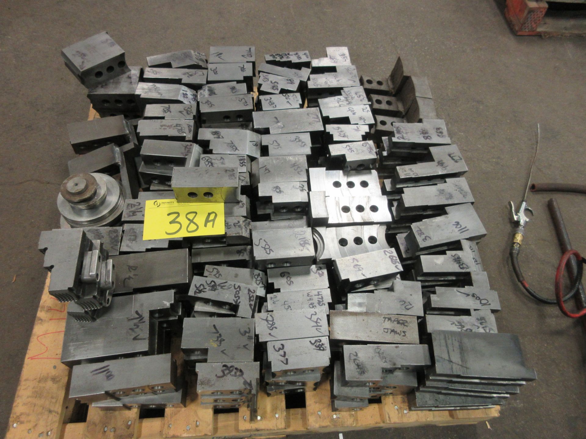 PALLET OF CHUCK JAWS