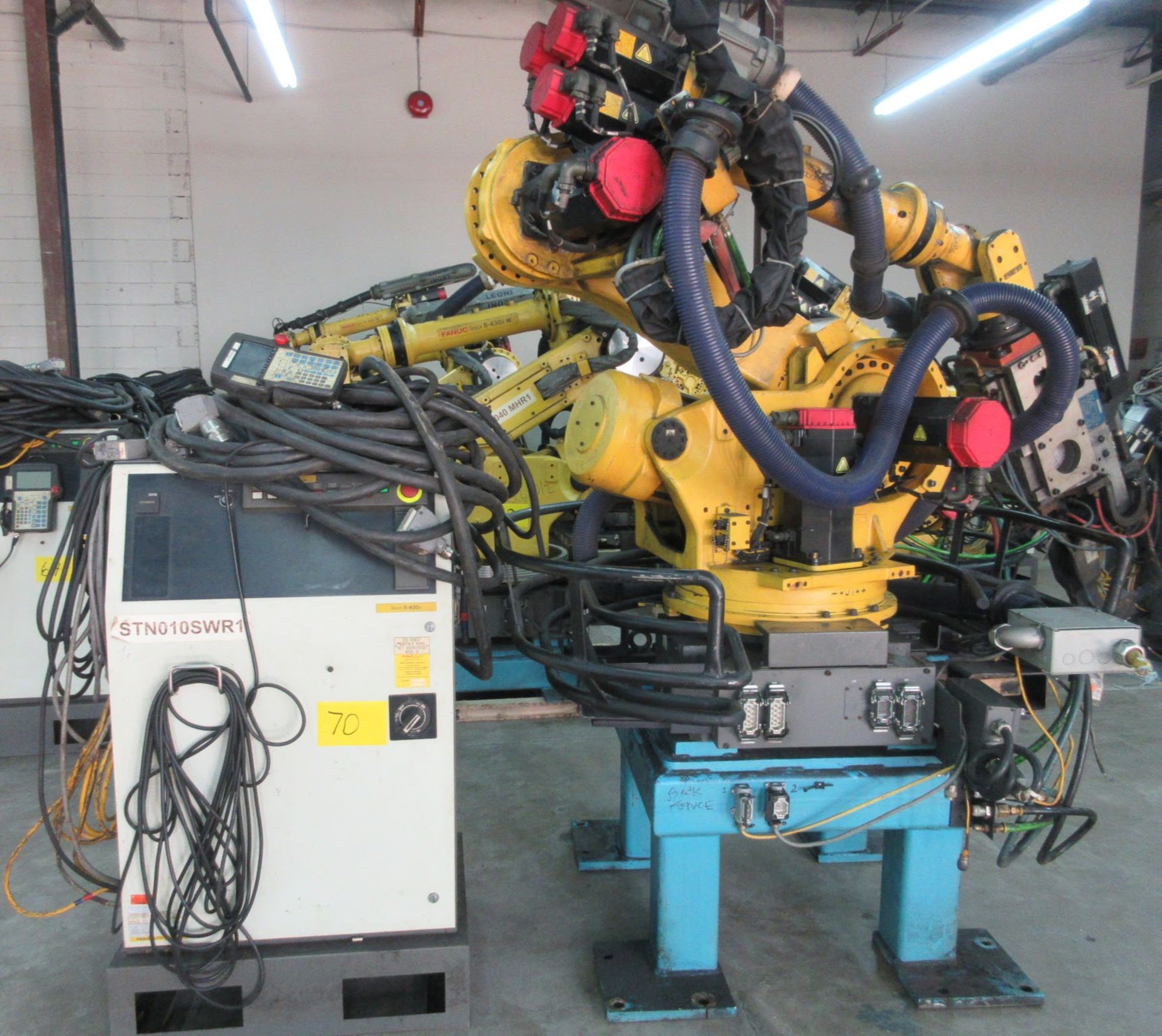 FANUC S-430IW LOADING ROBOT W/ SYSTEM RJ3 ROBOT CONTROLLER, CABLES, TEACH PENDANT, CENTERLINE SPOT