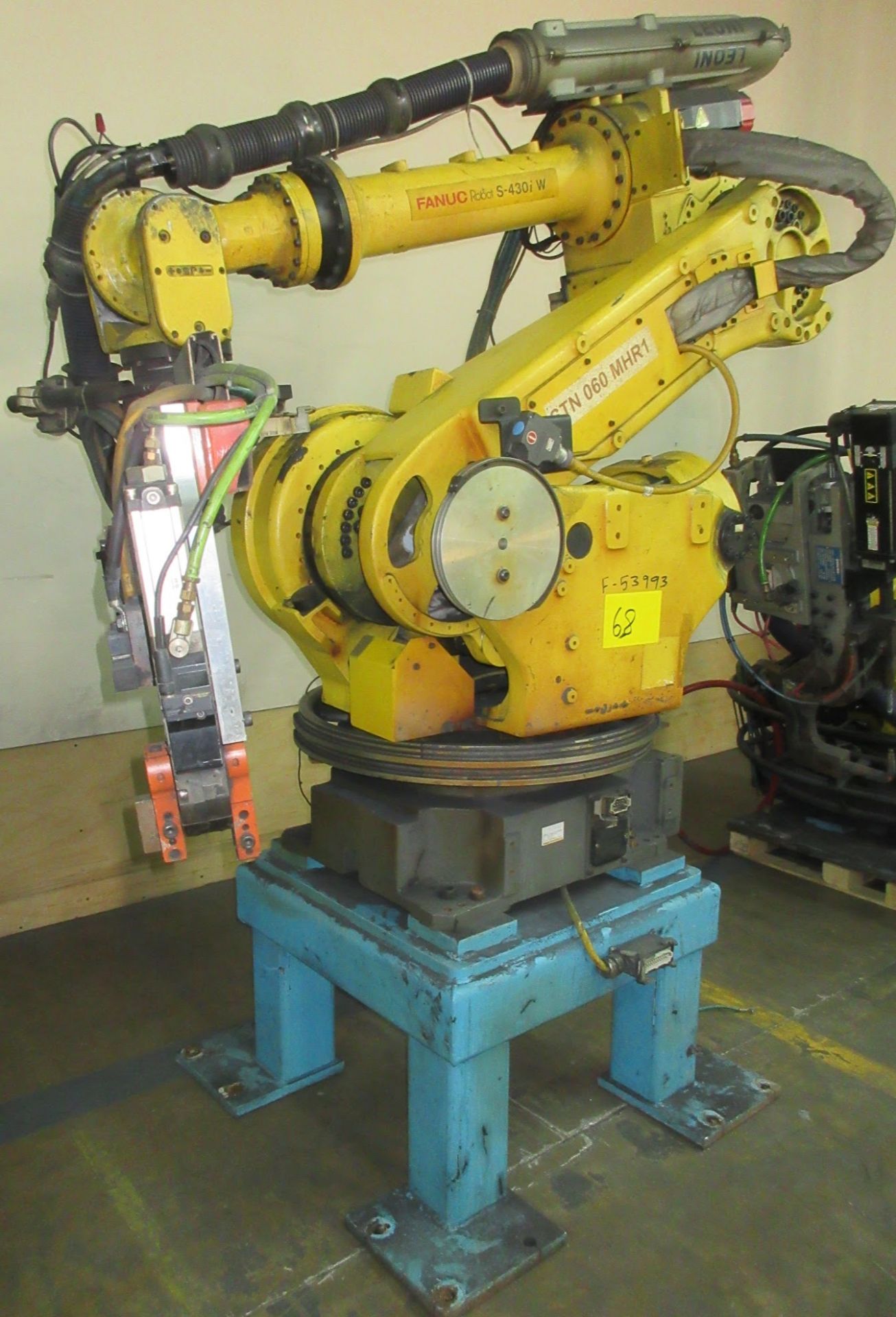 FANUC S-430IW LOADING ROBOT W/ SYSTEM RJ3 ROBOT CONTROLLER, CABLES AND TEACH PENDANT (LOCATED IN