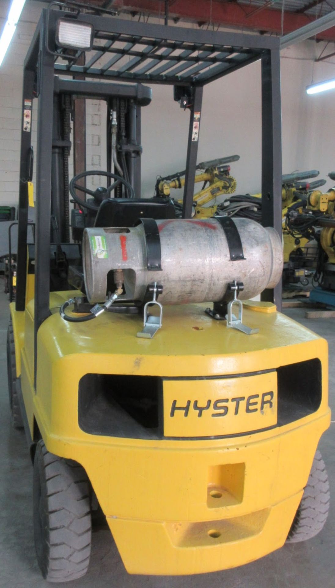 HYSTER H50XM OUTDOOR PROPANE FORKLIFT, 4,850LB CAP., 189" MAX LIFT, 40" FORKS, 3-STAGE MAST, SIDE - Image 4 of 6