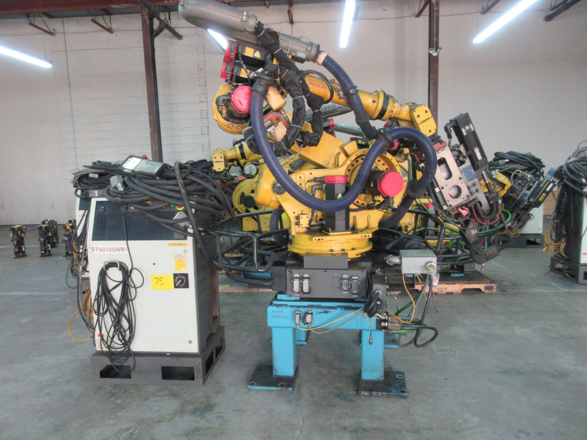 FANUC S-430IW LOADING ROBOT W/ SYSTEM RJ3 ROBOT CONTROLLER, CABLES, TEACH PENDANT, CENTERLINE SPOT - Image 2 of 6