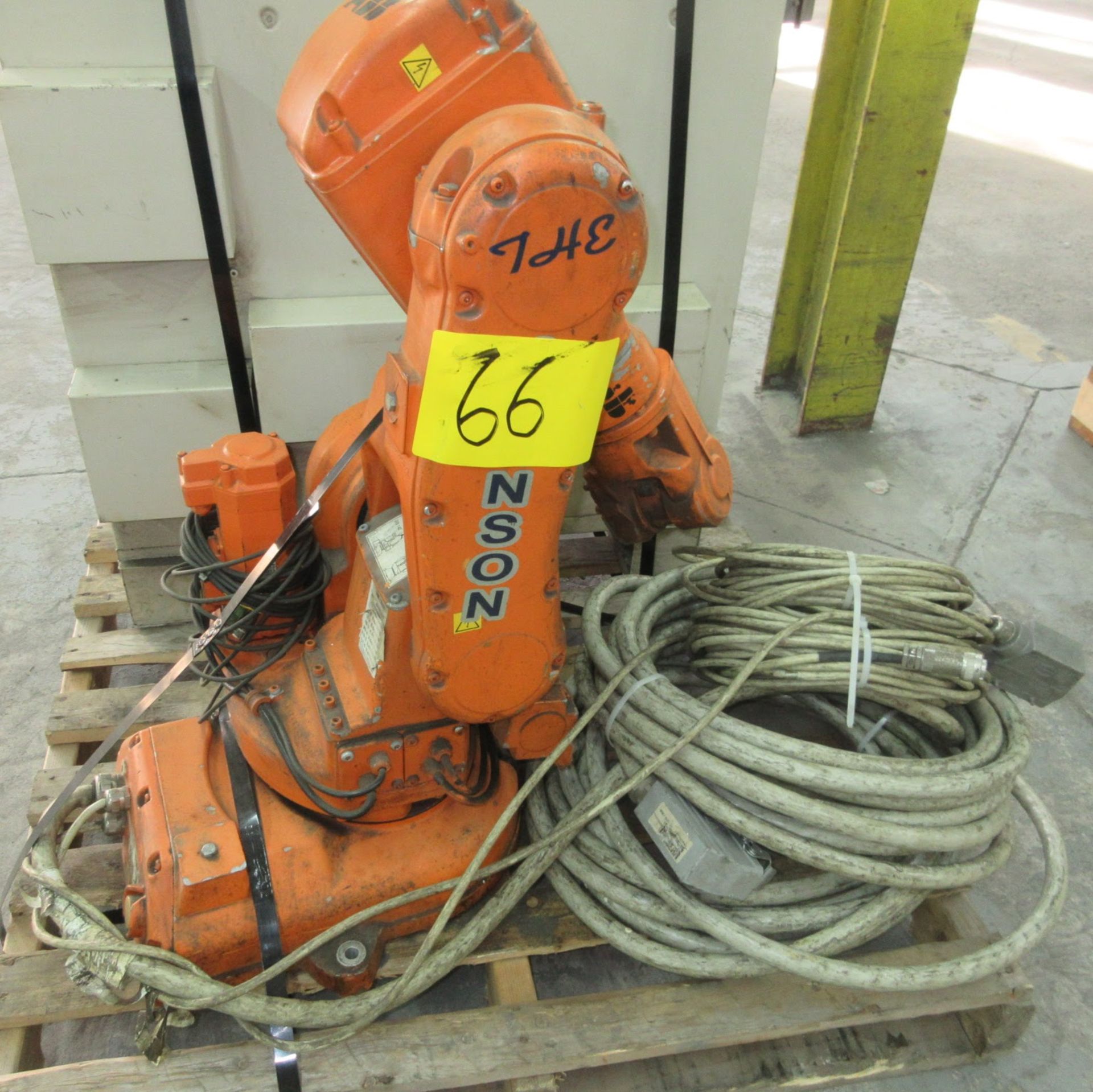 ABB IRB140 ROBOT W/ ROBOT CONTROLLER, TEACH PENDANT AND CABLES (LOCATED IN THOROLD, ON) (RIGGING FEE
