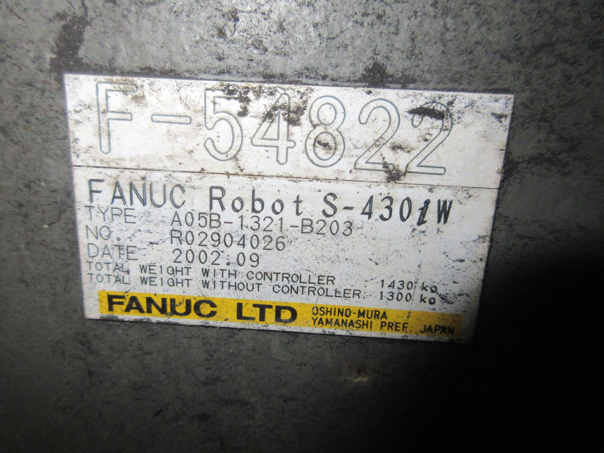 FANUC S-430IW LOADING ROBOT W/ SYSTEM RJ3 ROBOT CONTROLLER, CABLES, TEACH PENDANT (NO CENTERLINE - Image 6 of 11