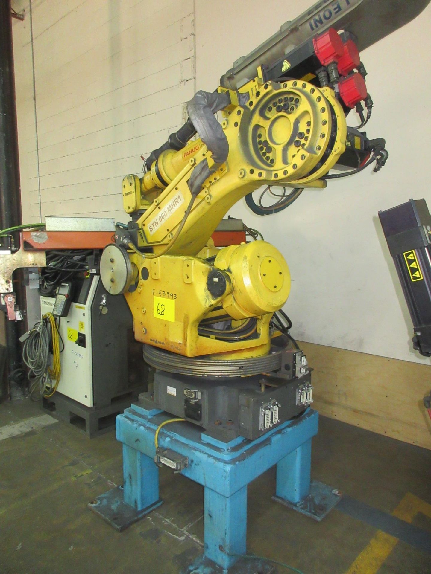 FANUC S-430IW LOADING ROBOT W/ SYSTEM RJ3 ROBOT CONTROLLER, CABLES AND TEACH PENDANT (LOCATED IN - Image 3 of 10