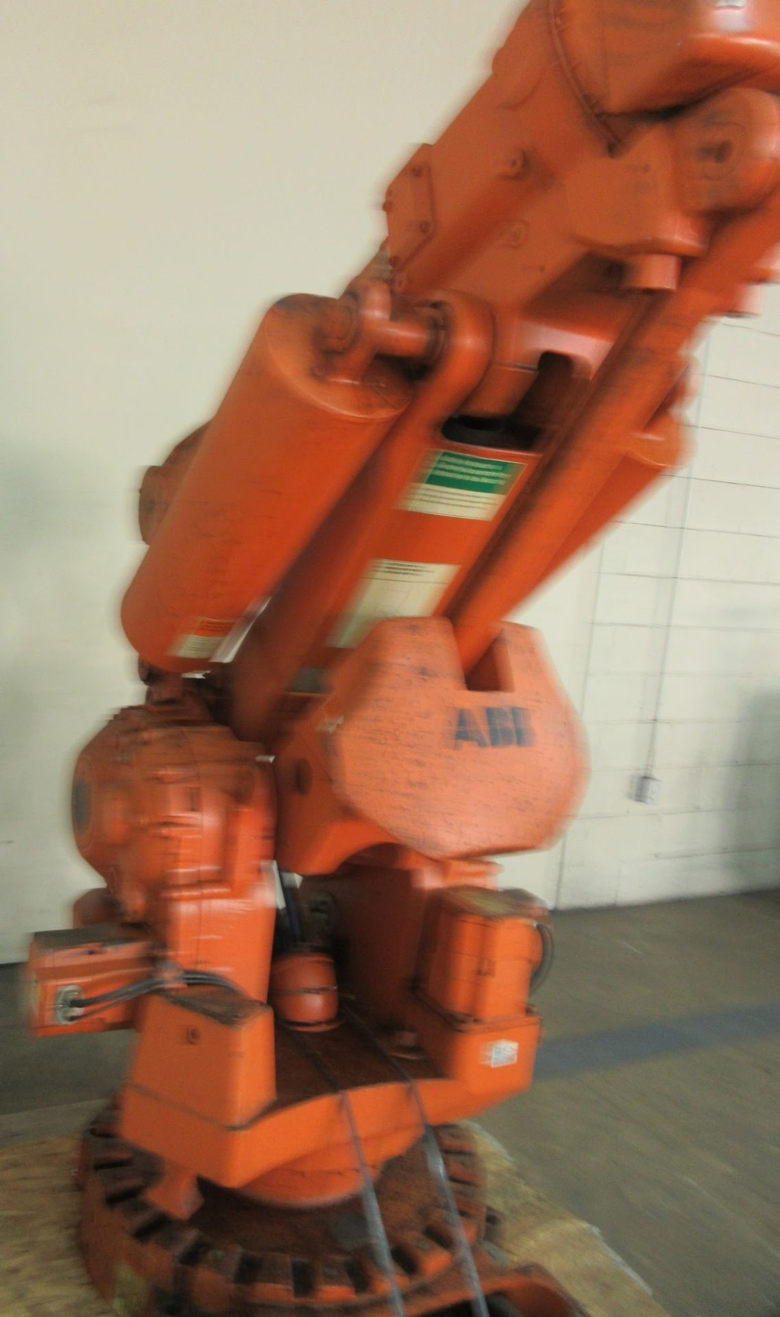 ABB IRB6400R LOADING ROBOT W/ IRB2400 M2000 ROBOT CONTROLLER, TEACH PENDANT AND CABLES (LOCATED IN - Image 2 of 4