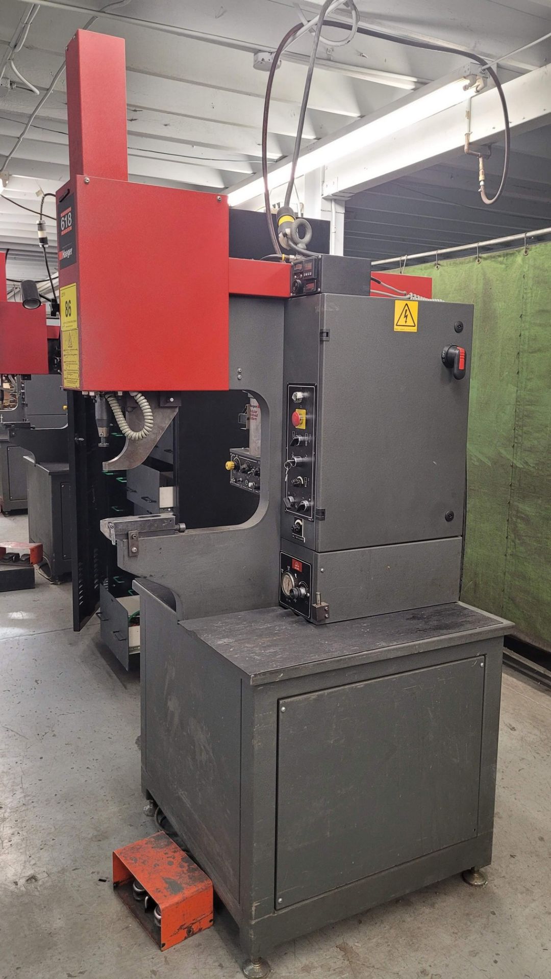 HAEGER 618-1H HYDRAULIC INSERTION PRESS, S/N - 06H01026 W/ HAEGER MODULAR AUTOFEED SYSTEM (RIGGING - Image 2 of 11