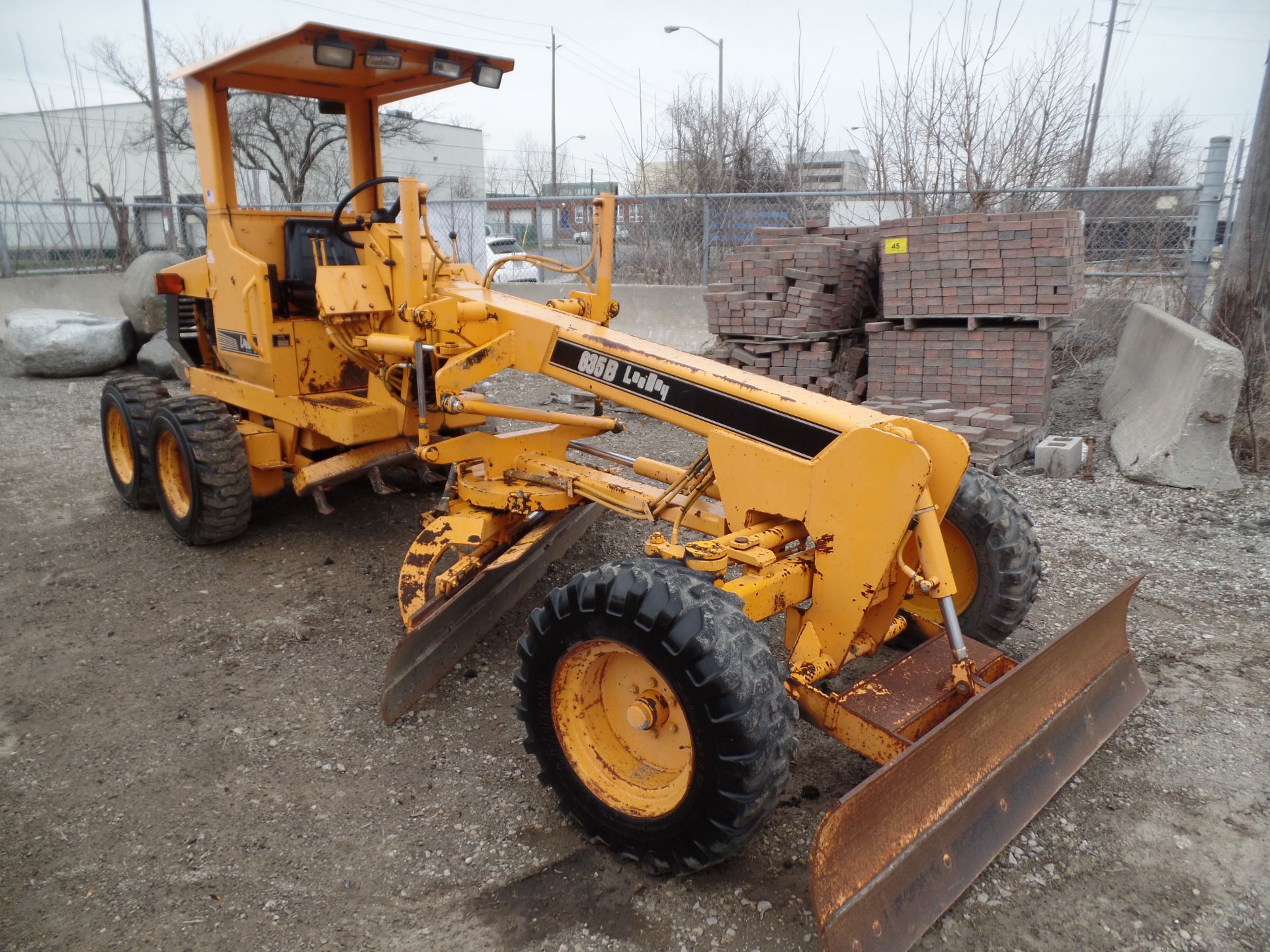 1999 LEE BOY 635B MOTOR GRADER, 2-SPEED HYDROSTATIC TRANSMISSION, 8’ MOLDBOARD, RIPPER, 48HP DIESEL, - Image 2 of 20