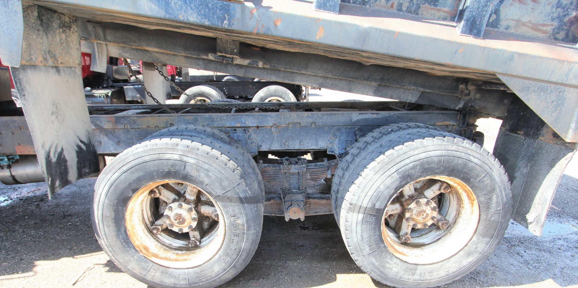 1988 FORD L8000 TANDEM AXLE DUMP TRUCK, FORD 280 HP DIESEL MOTOR, 15' BOX, 10-SPEED EATON FULLER - Image 13 of 38