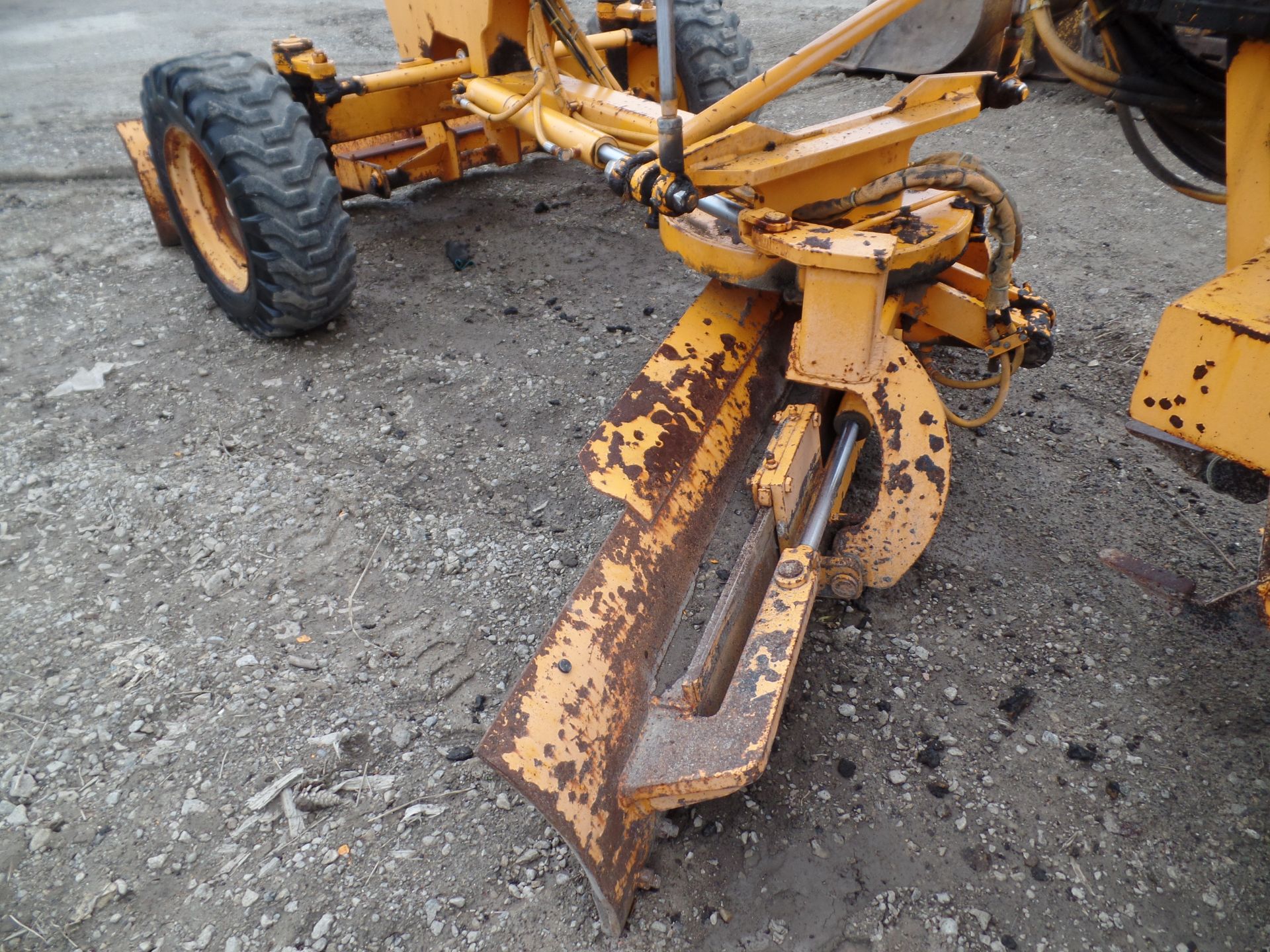 1999 LEE BOY 635B MOTOR GRADER, 2-SPEED HYDROSTATIC TRANSMISSION, 8’ MOLDBOARD, RIPPER, 48HP DIESEL, - Image 9 of 20