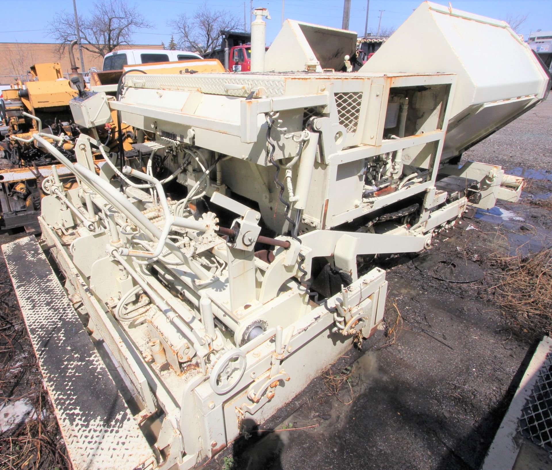 INGERSOLL RAND 550P ASPHALT TRACKED PAVER, CRAWLER TYPE, 4 CYL DIESEL, 7’ TO 11’ HYD SCREED - Image 7 of 8