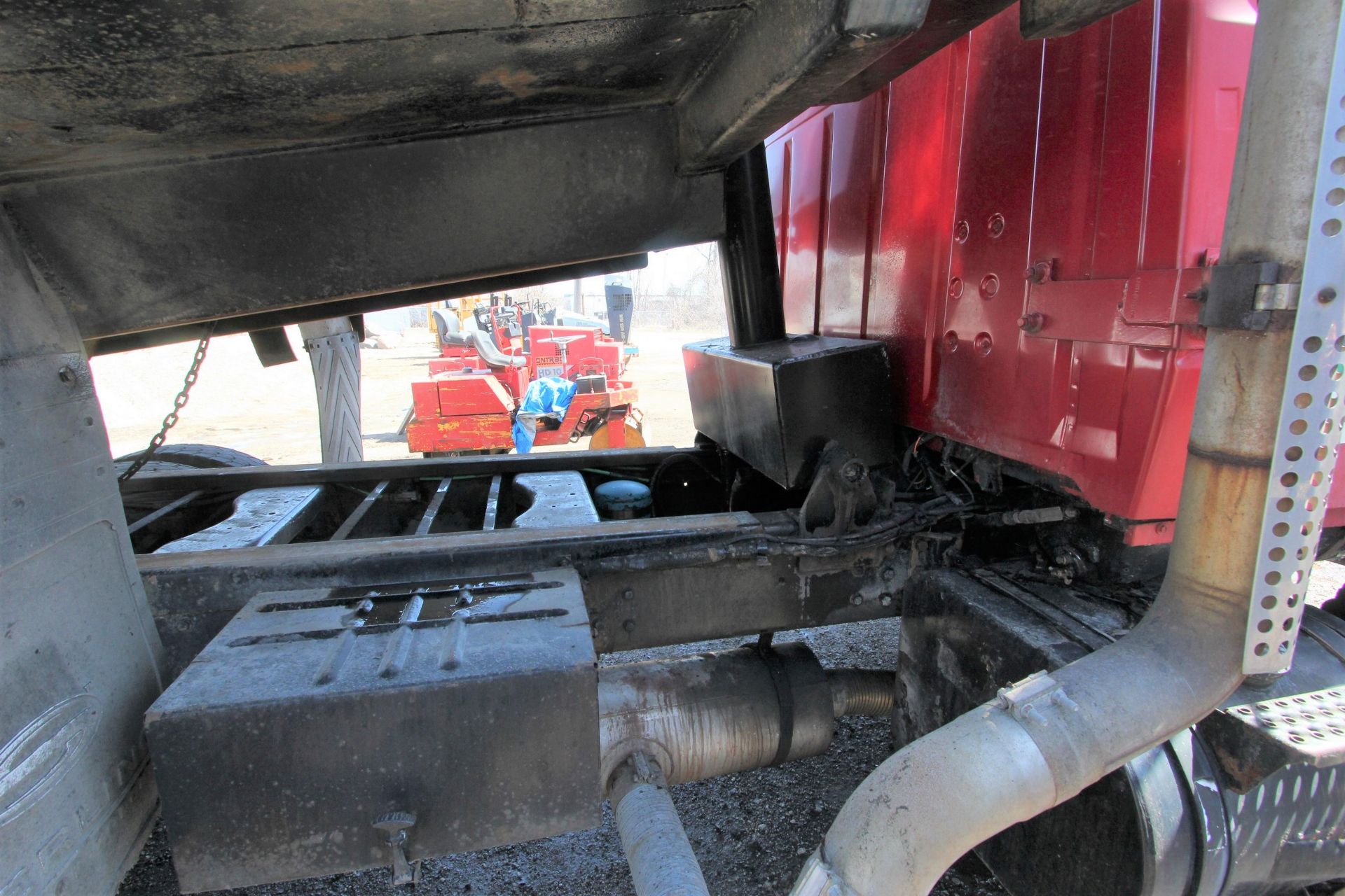 1988 FORD L8000 TANDEM AXLE DUMP TRUCK, FORD 280 HP DIESEL MOTOR, 15' BOX, 10-SPEED EATON FULLER - Image 22 of 38