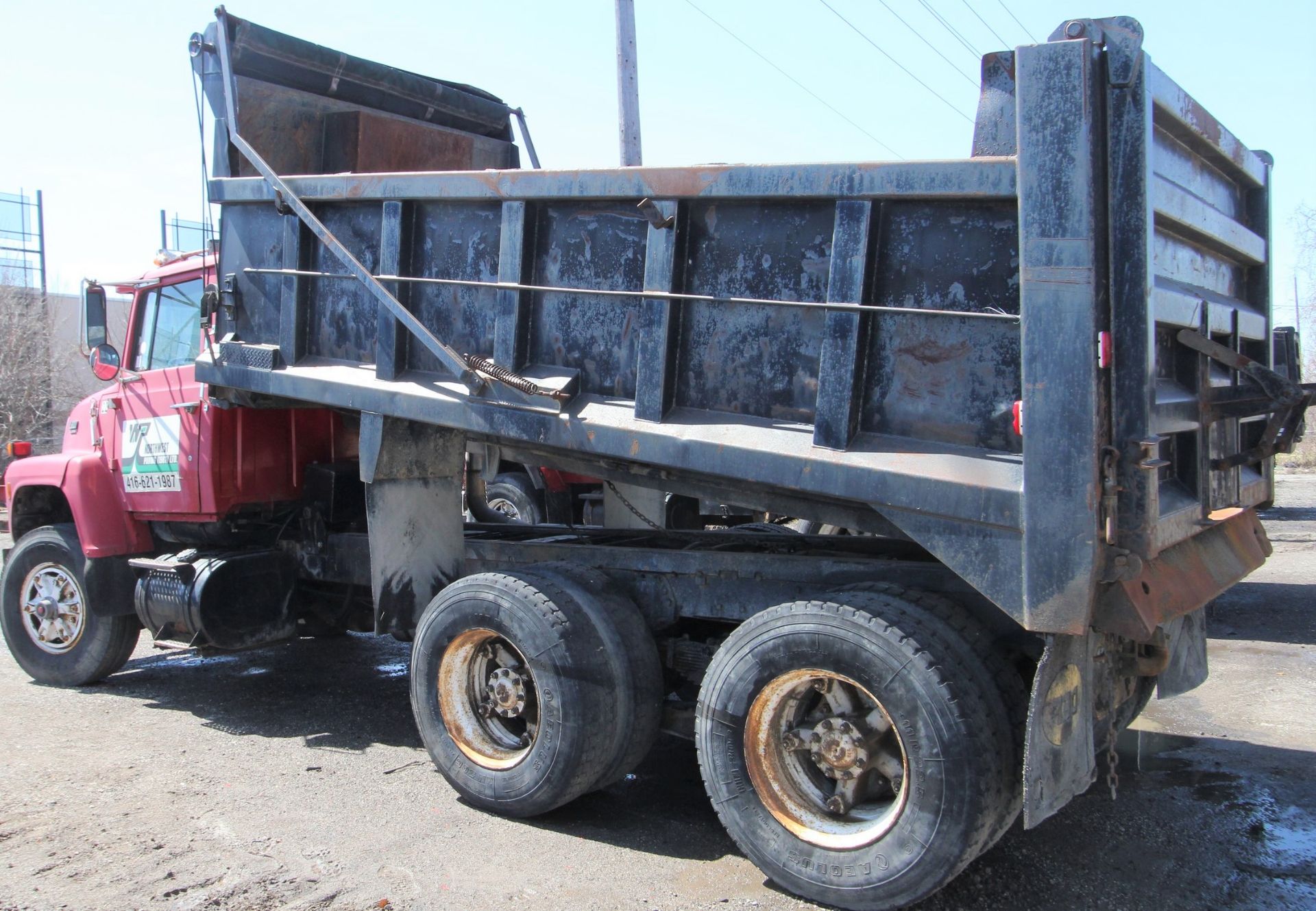 1988 FORD L8000 TANDEM AXLE DUMP TRUCK, FORD 280 HP DIESEL MOTOR, 15' BOX, 10-SPEED EATON FULLER - Image 5 of 38