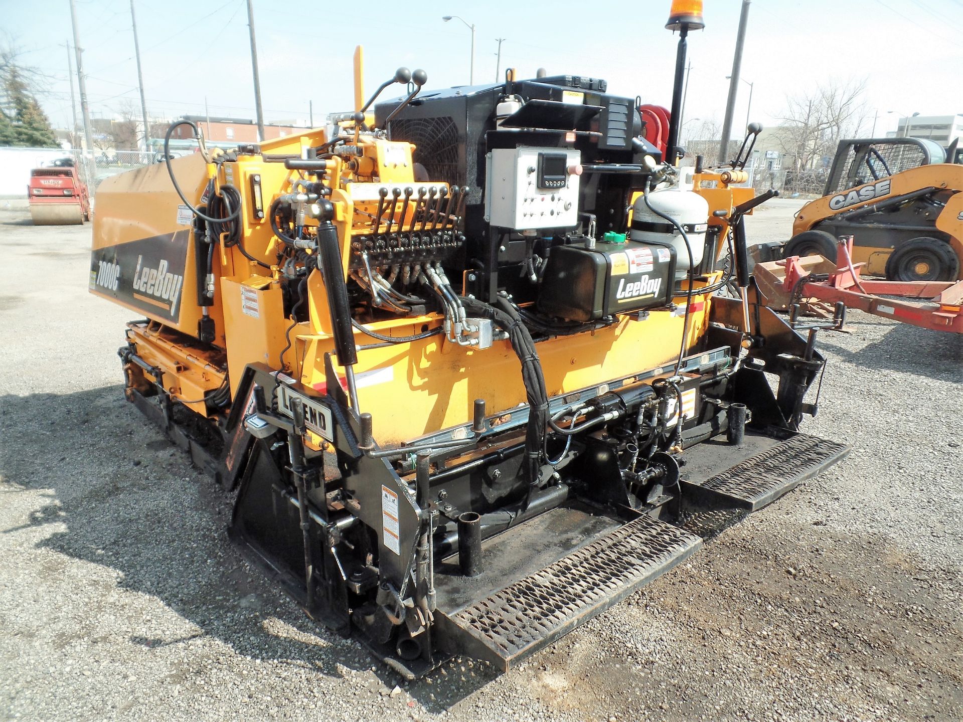 2018 LEEBOY 7000C ASPHALT PAVER, 8' TO 13' LEGEND PROPANE SCREEN SYSTEM SCREED, KUBOTA 64 HP TURBO - Image 7 of 15