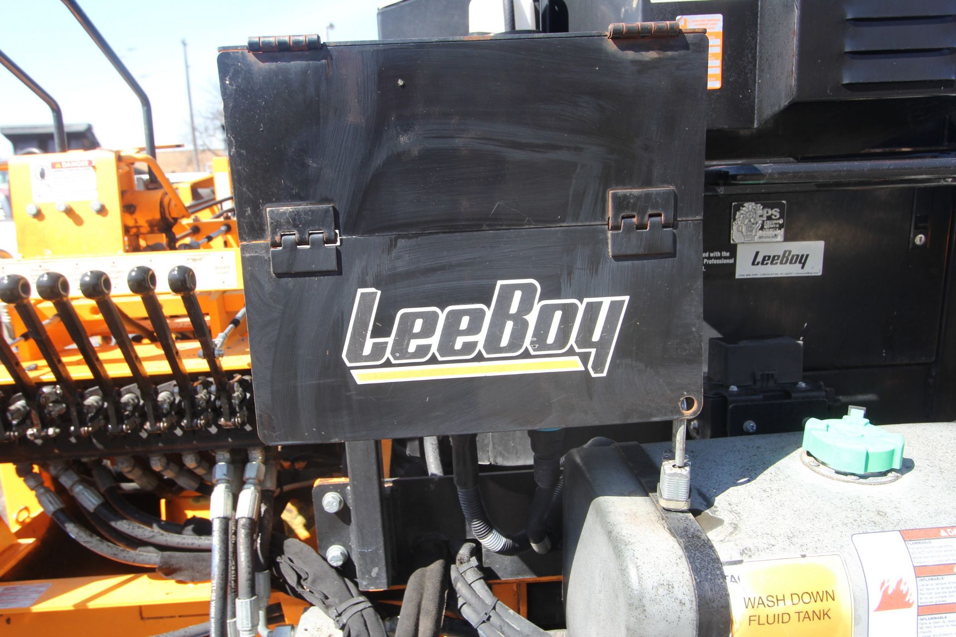 2018 LEEBOY 7000C ASPHALT PAVER, 8' TO 13' LEGEND PROPANE SCREEN SYSTEM SCREED, KUBOTA 64 HP TURBO - Image 14 of 15