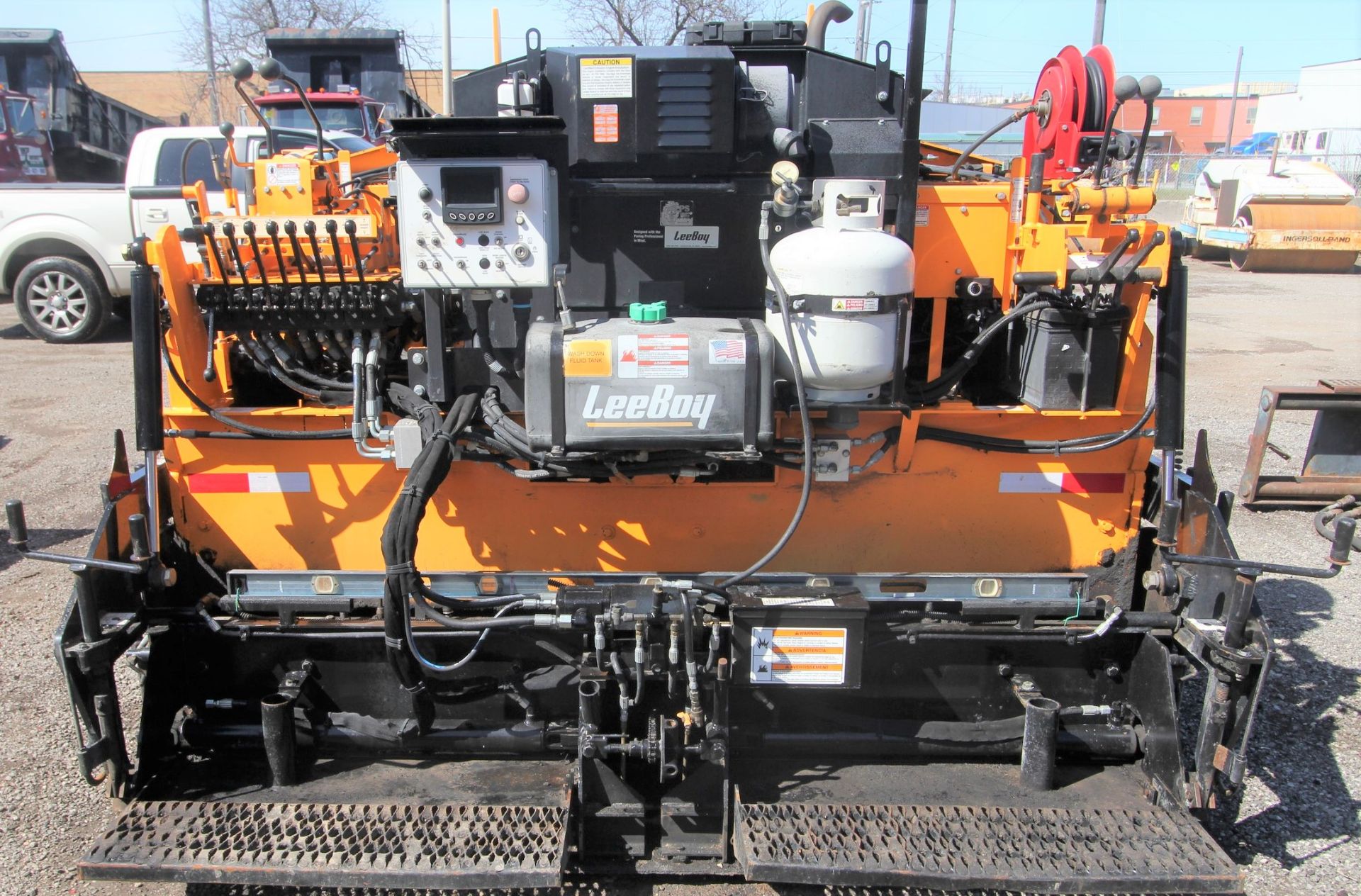 2018 LEEBOY 7000C ASPHALT PAVER, 8' TO 13' LEGEND PROPANE SCREEN SYSTEM SCREED, KUBOTA 64 HP TURBO - Image 8 of 15