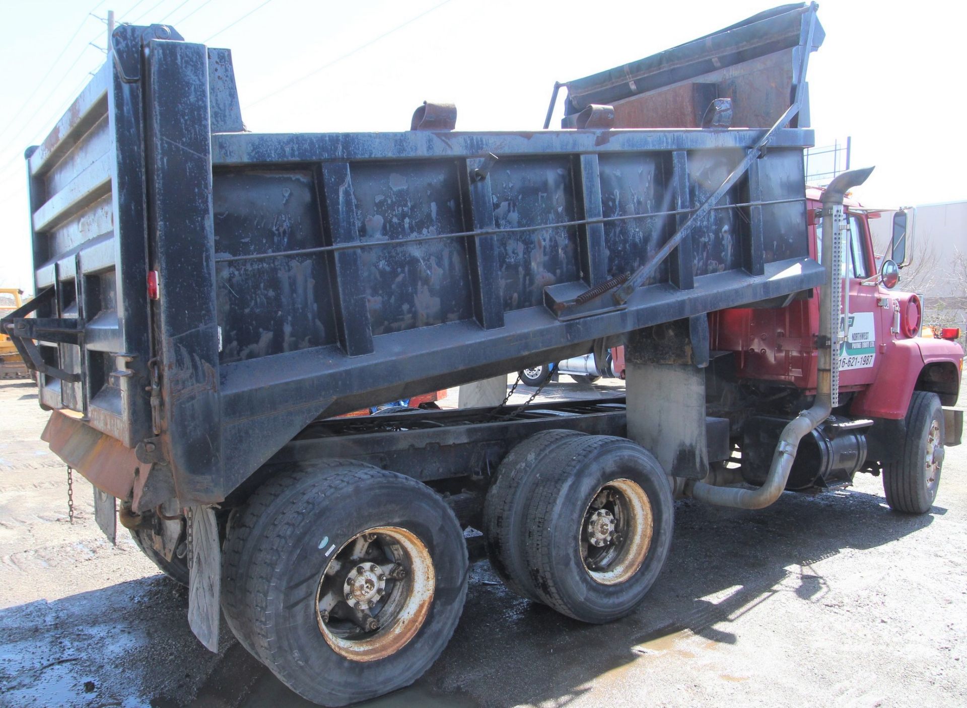 1988 FORD L8000 TANDEM AXLE DUMP TRUCK, FORD 280 HP DIESEL MOTOR, 15' BOX, 10-SPEED EATON FULLER - Image 7 of 38