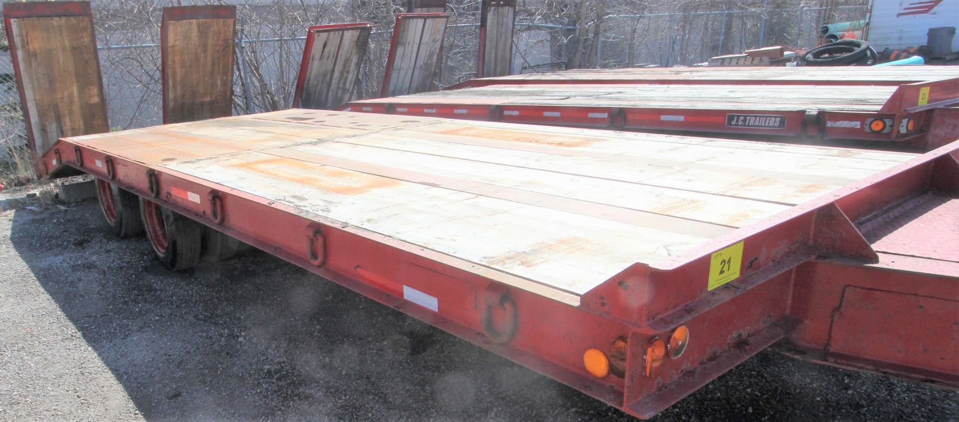 J.C. TRAILERS 26' TANDEM AXLE EQUIPMENT TRAILER, 18,000 LBS. MAX CAPACITY, WOOD DECK, DECK-OVER- - Image 3 of 11