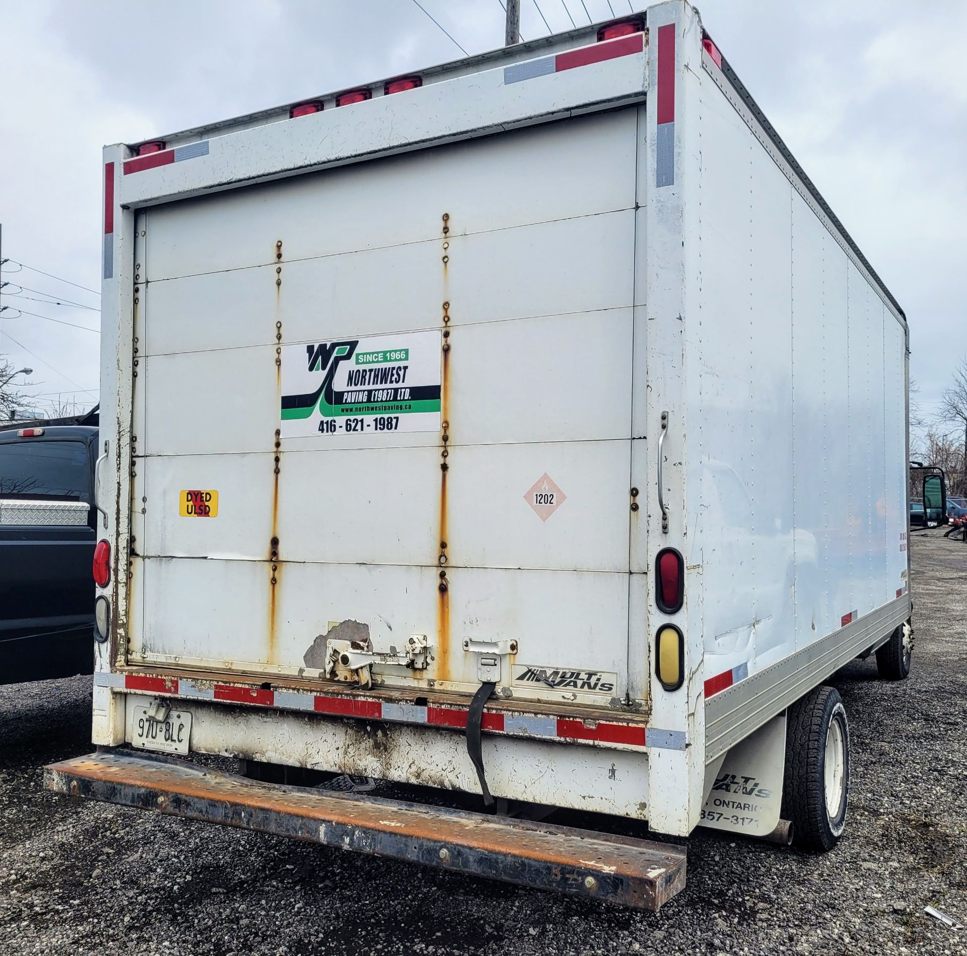 1999 FORD E450 SUPER DUTY CARGO BOX VAN, V/8 POWERSTROKE DIESEL, VIN# 1FDXE47F8XHA11935, APPROX. - Image 3 of 14