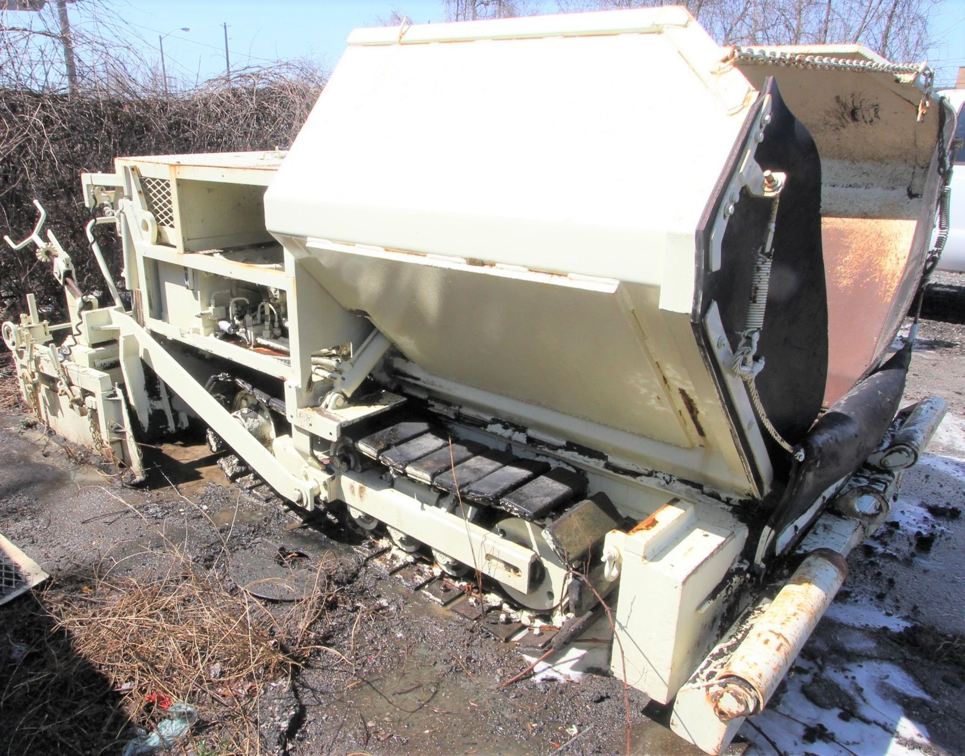 INGERSOLL RAND 550P ASPHALT TRACKED PAVER, CRAWLER TYPE, 4 CYL DIESEL, 7’ TO 11’ HYD SCREED - Image 8 of 8