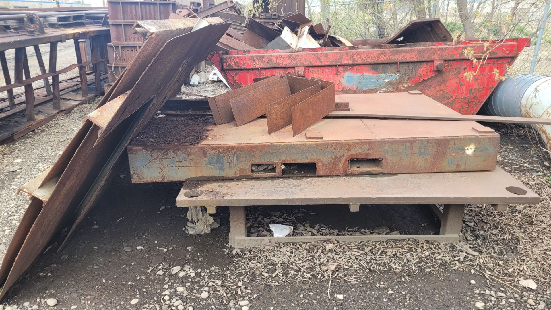 LOT - LARGE ASSORTMENT OF STEEL MOULD BOXES, BASKETS, PIPES, RODS, RACKS, LADELS, WALKWAYS, FLATS, - Image 22 of 34