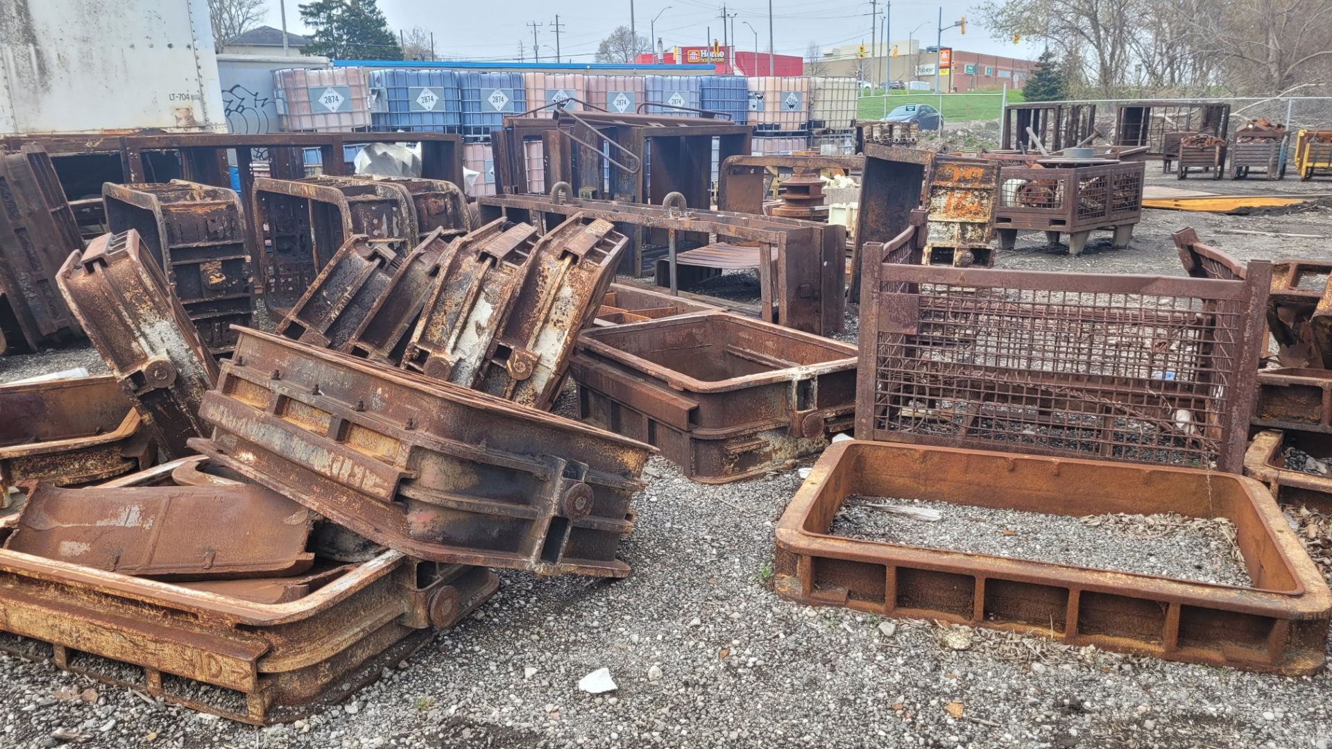 LOT - LARGE ASSORTMENT OF STEEL MOULD BOXES, BASKETS, PIPES, RODS, RACKS, LADELS, WALKWAYS, FLATS, - Image 33 of 34
