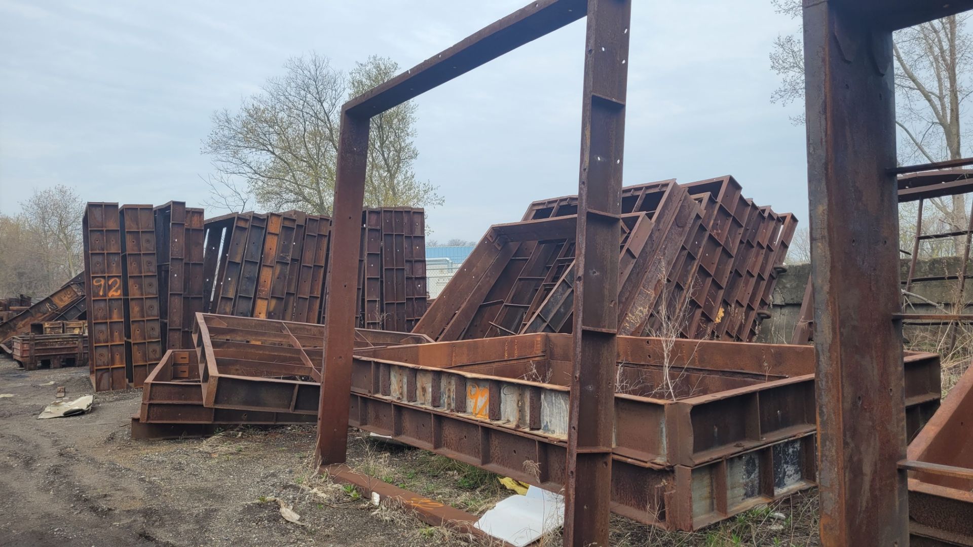 LOT - LARGE ASSORTMENT OF STEEL MOULD BOXES, BASKETS, PIPES, RODS, RACKS, LADELS, WALKWAYS, FLATS, - Image 30 of 34
