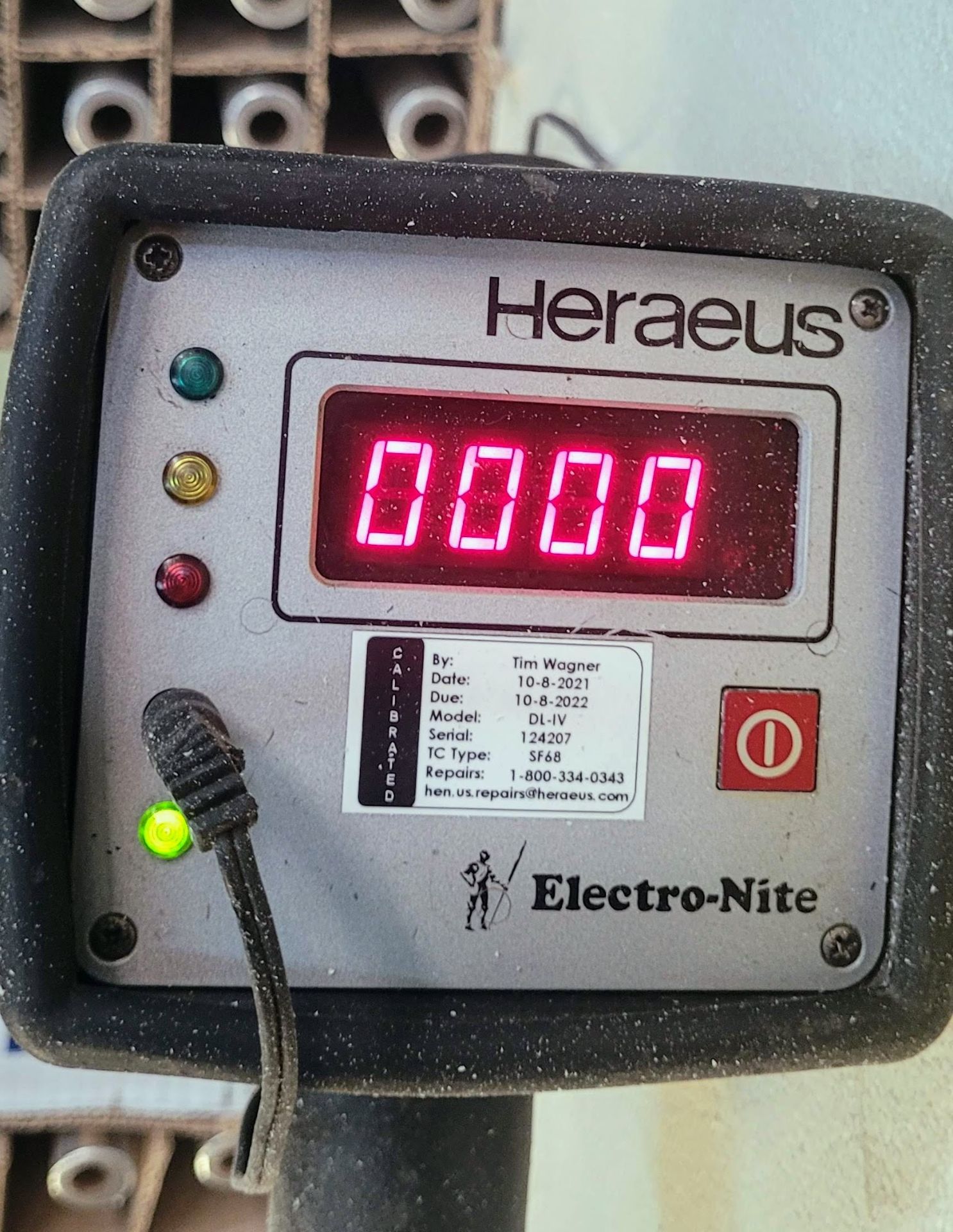 HERAEUS TYPE DL-1V STANDARD ELECTRO-MITE TEMPERATURE READER, S/N: 124207 W/ (25) XT3 SLEEVES - Image 2 of 4