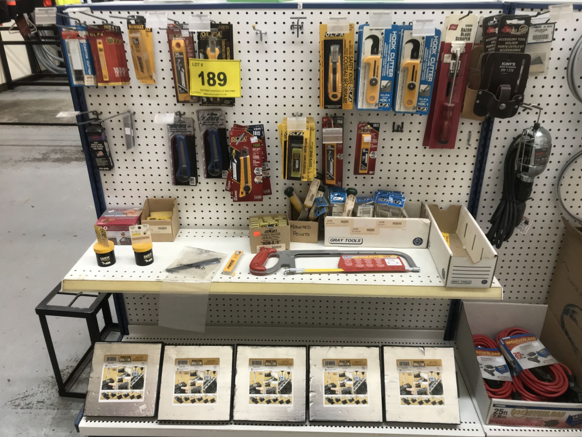 CONTENTS OF (1) SECTION PEG BOARD DISPLAY INCLUDING KNIVES, ROOF TOP BLOX, BLADES, ETC. (NO