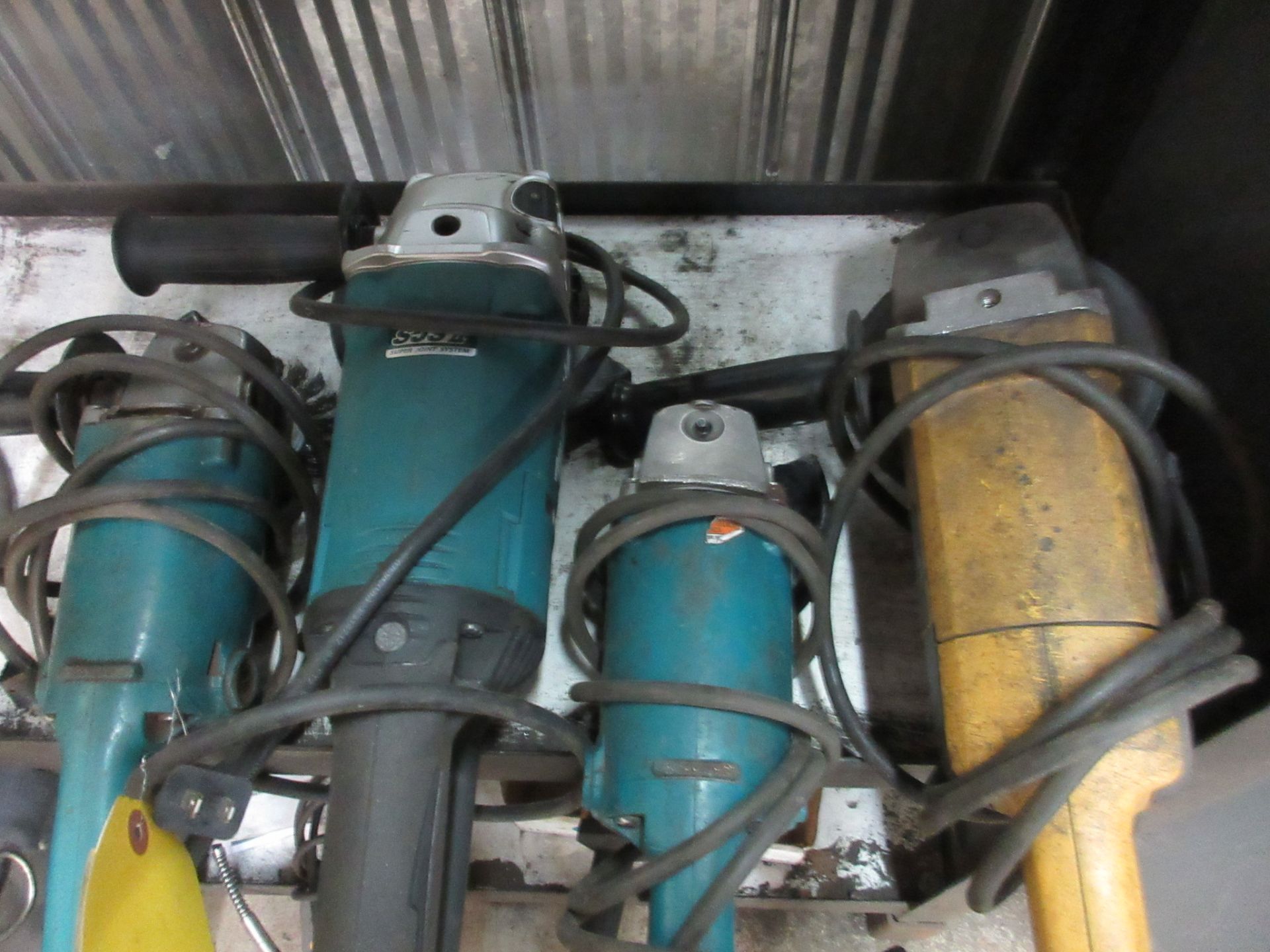 LOT OF (4) POWER ANGLE GRINDERS (MAKITA, DEWALT) - 7" MAKITA, SJSII SUPER JOINT SYSTEM, 7" DEWALT - Image 3 of 3