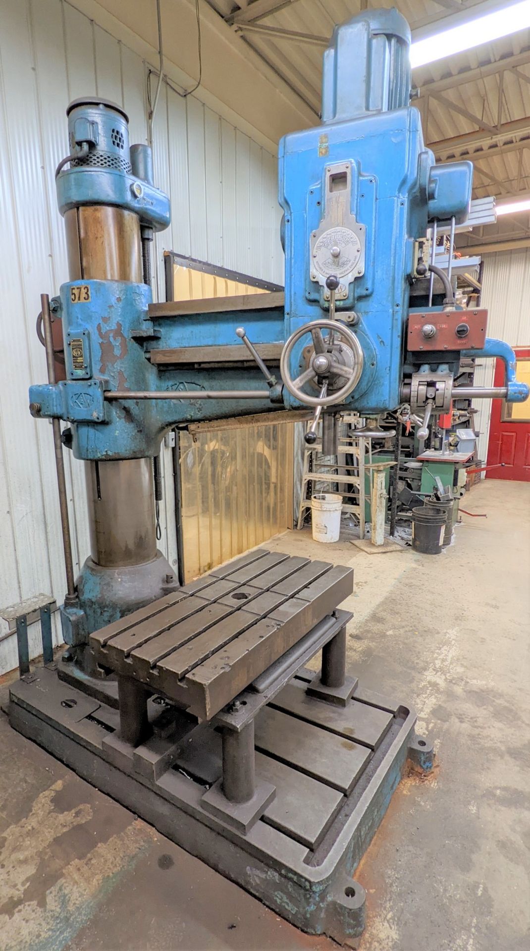 KITCHEN & WADE 36E26 RADIAL ARM DRILL, 4’ ARM, S/N 17963 W/ BOX TABLE - Image 2 of 6