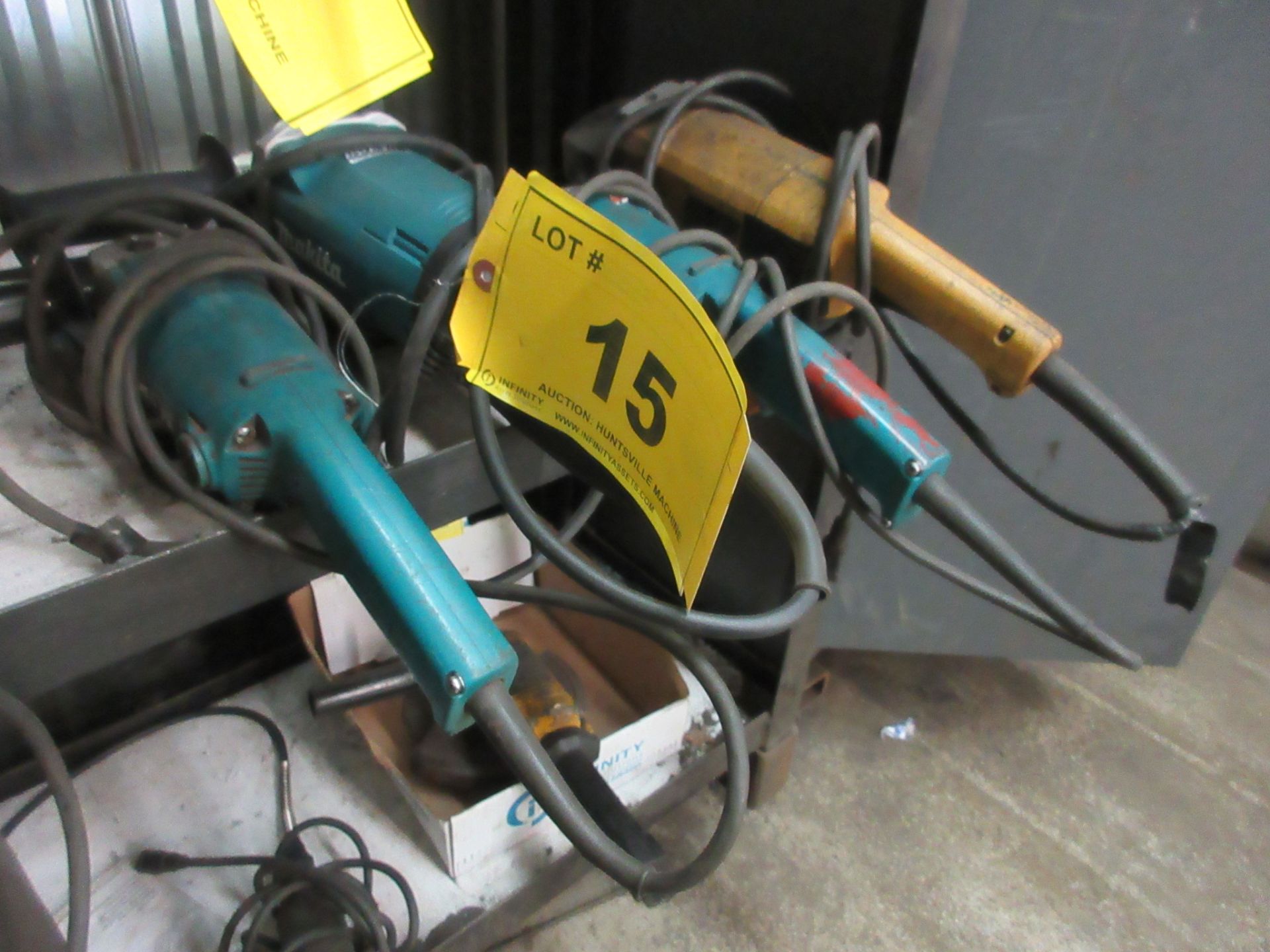 LOT OF (4) POWER ANGLE GRINDERS (MAKITA, DEWALT) - 7" MAKITA, SJSII SUPER JOINT SYSTEM, 7" DEWALT