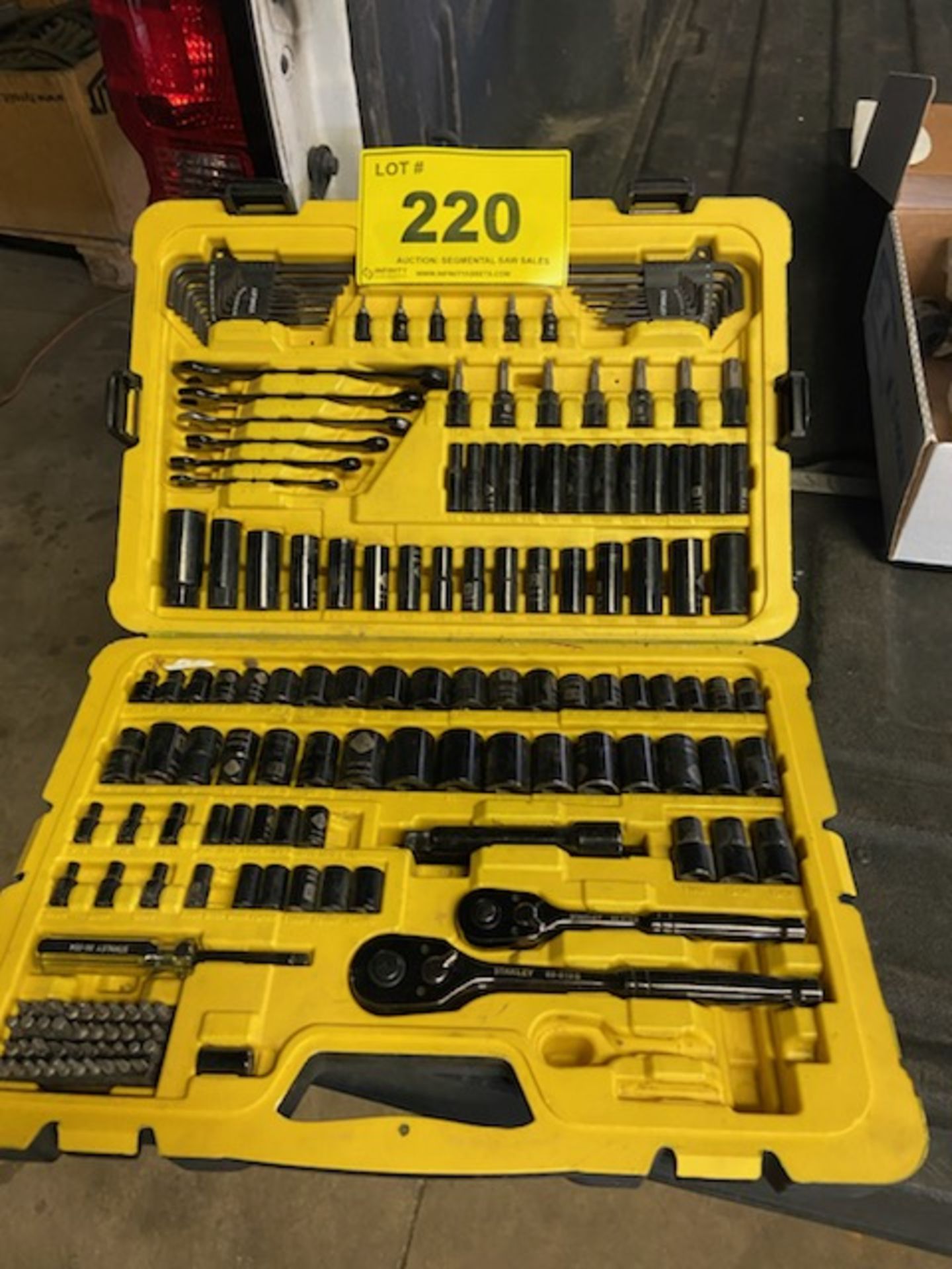 STANLEY PROFESSIONAL GRADE 183 PIECE SOCKET & WRENCH KIT