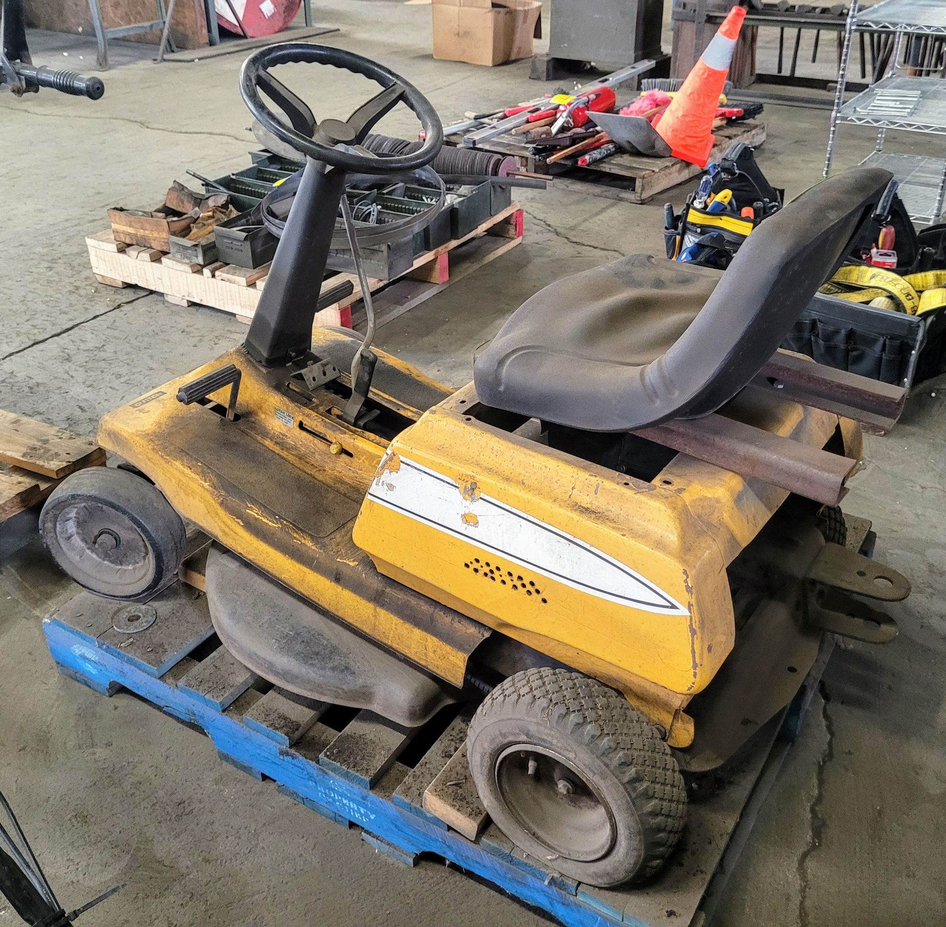 26", 5HP RIDE-ON LAWN MOWER - Image 2 of 2