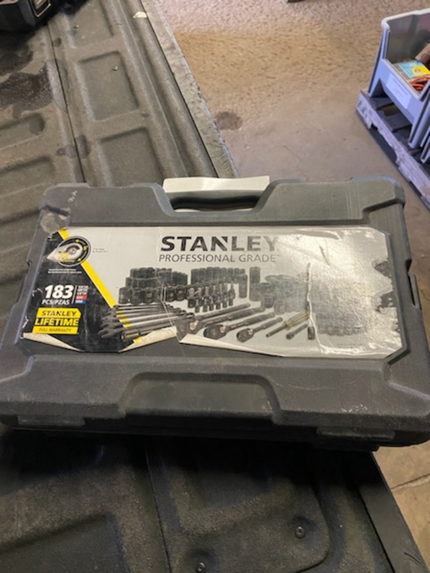 STANLEY PROFESSIONAL GRADE 183 PIECE SOCKET & WRENCH KIT - Image 2 of 2