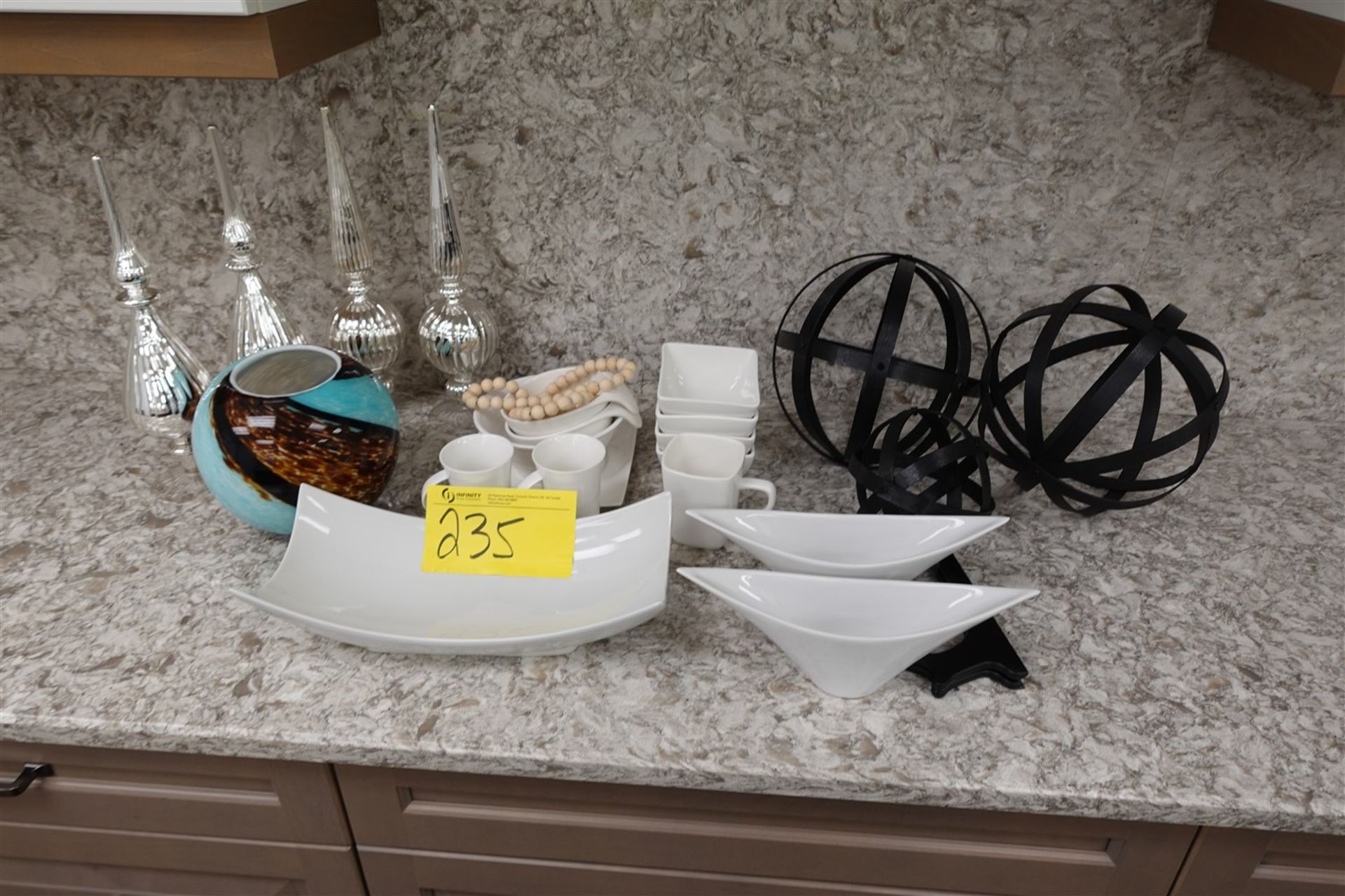 LOT OF ASSORTED DISHWARE & ORNAMENTS